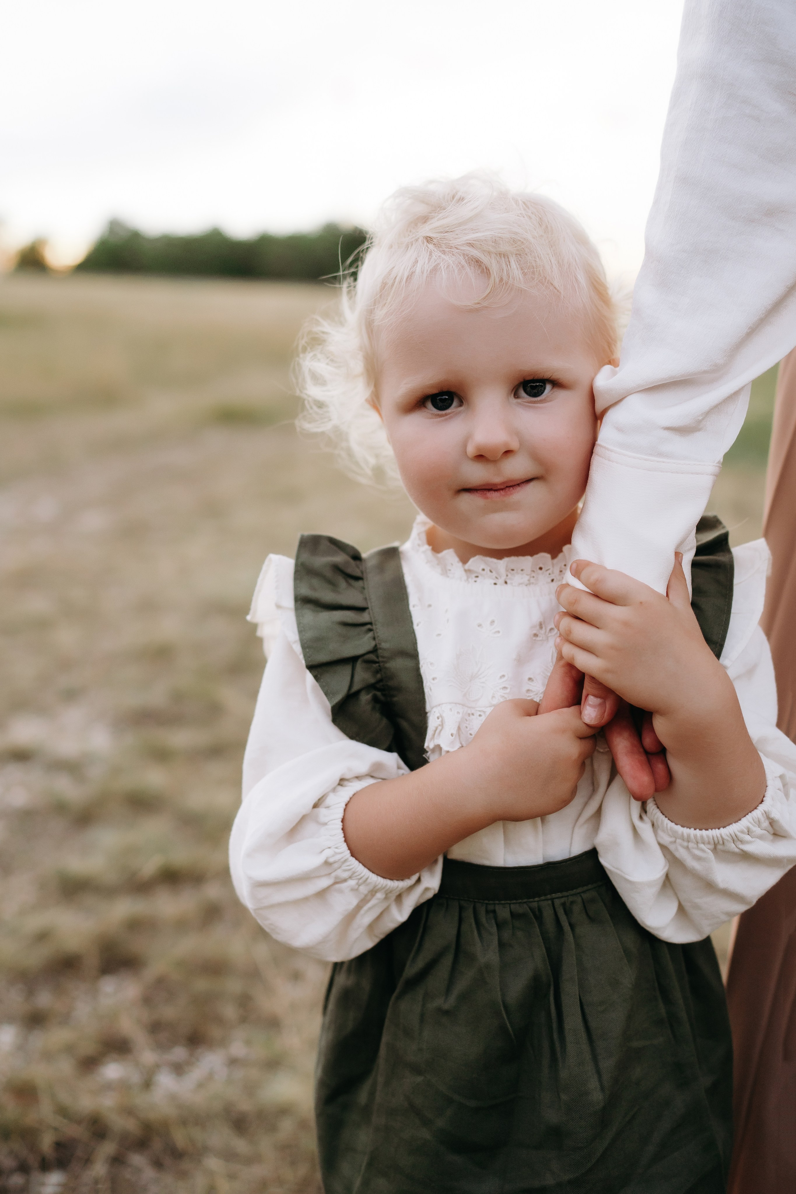 Elegant Outdoor family photo shoot for Mother and Daughter