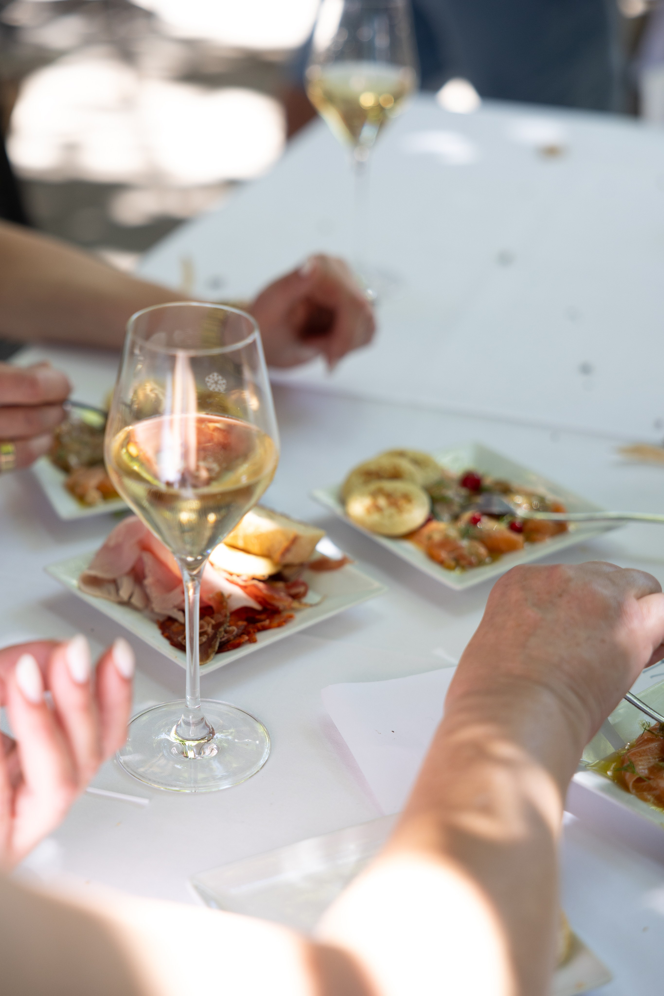 The Baptism of Diana in the Church of Saint-Sernin in Toulouse. Евгения Смирнова — фотограф в Тулузе и юго-западной Франции