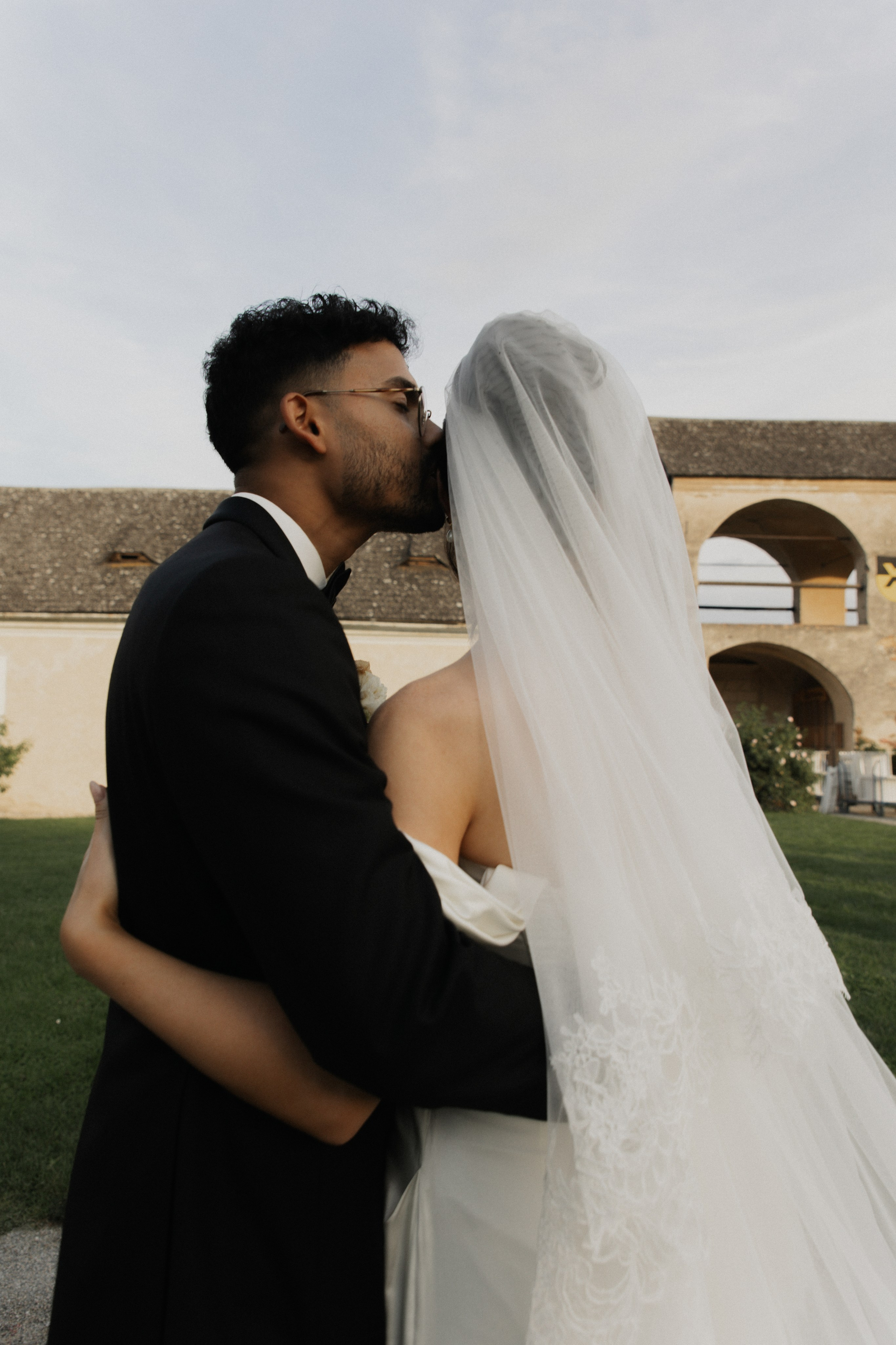 Elegant Castle Wedding in Austria | Alwin & Ruth’s Fairytale Celebration. Wedding photographer and videographer based in Timisoara, Romania