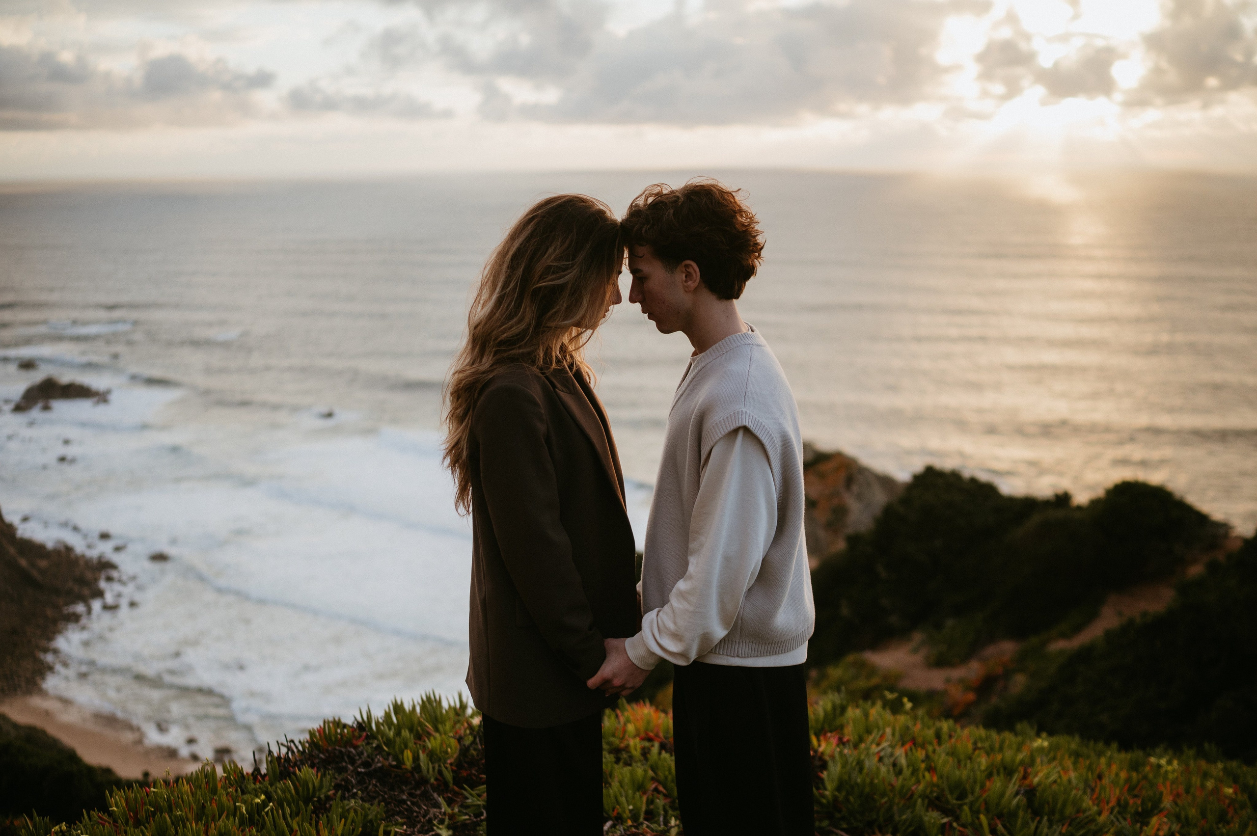 Praia da Ursa – ședință foto de cuplu într-un loc magic din Portugalia. Valentin Melen - fotograf de nunta 🤍