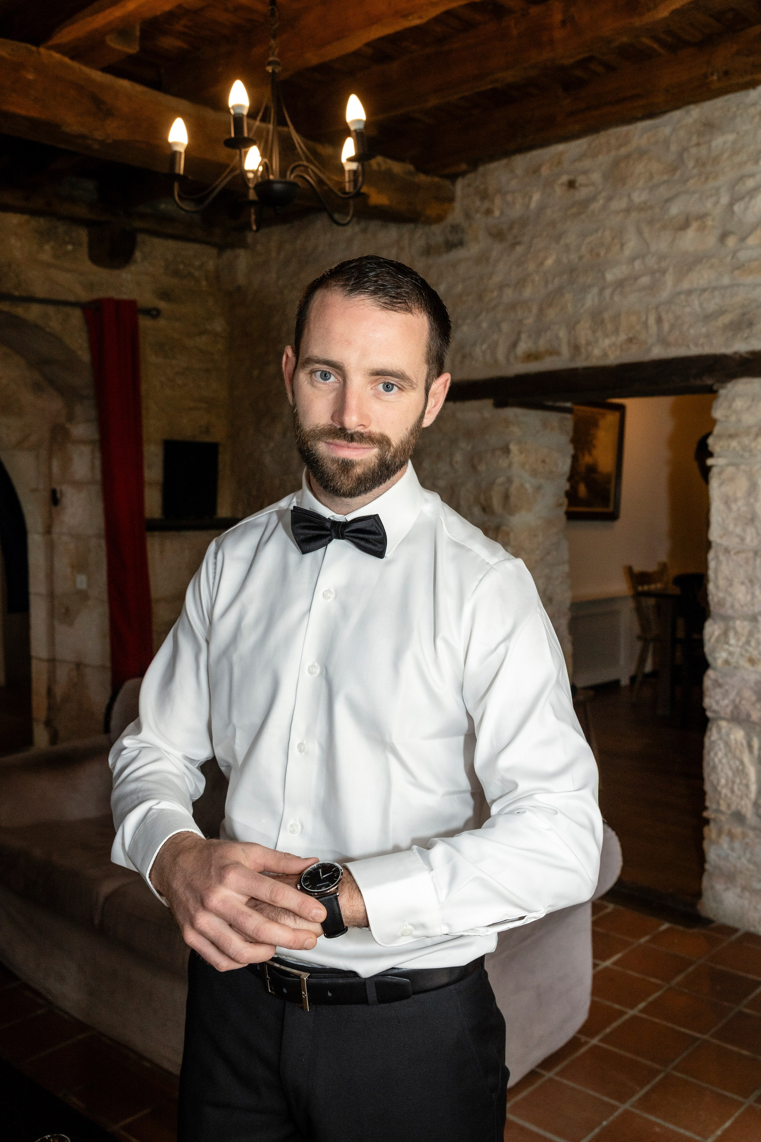 A romantic rainy-day wedding at Château Lagut. Eugenie Smirnova — wedding, corporate and lifestyle photographer in Toulouse and Southwest France