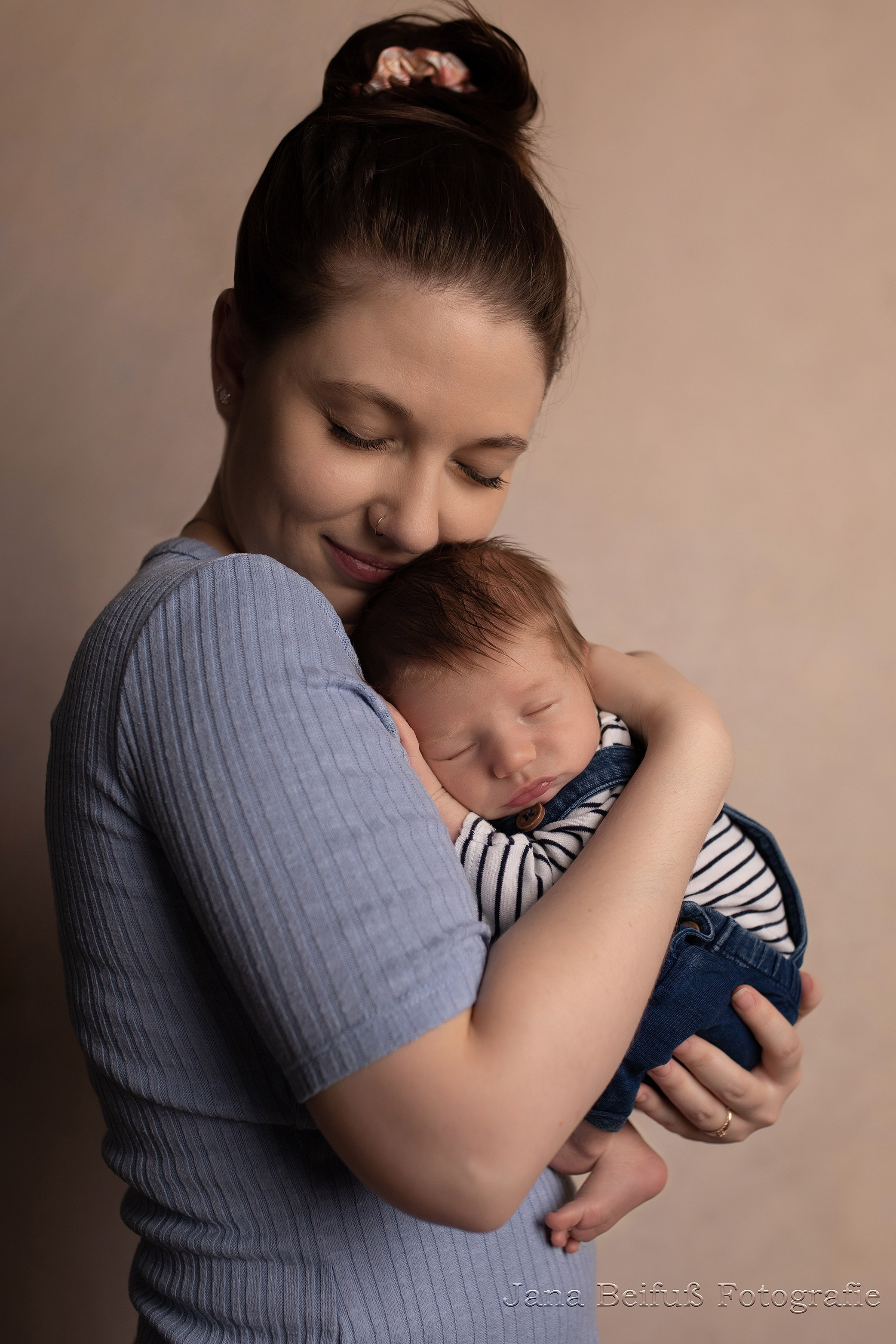 Familienfotoshooting (Neugeborene). Jana Beifuß, professionelle Neugeborenenfotografin in Weißenhorn, Ulm, Neu-Ulm, Illertissen, Pfaffenhofen a. d. Roth