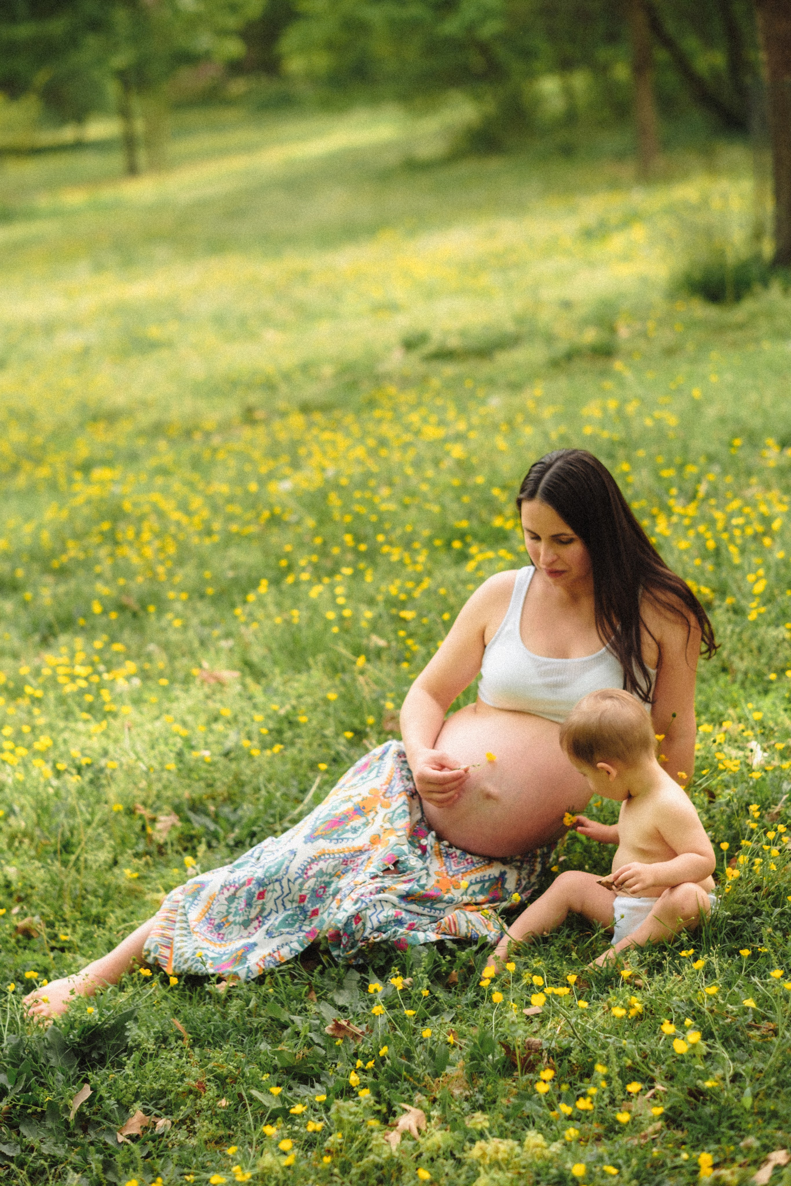 Spring Maternity Session at Bryan Park in Richmond, VA. Family Photographer Anna Dobrovolskaia | Richmond, VA