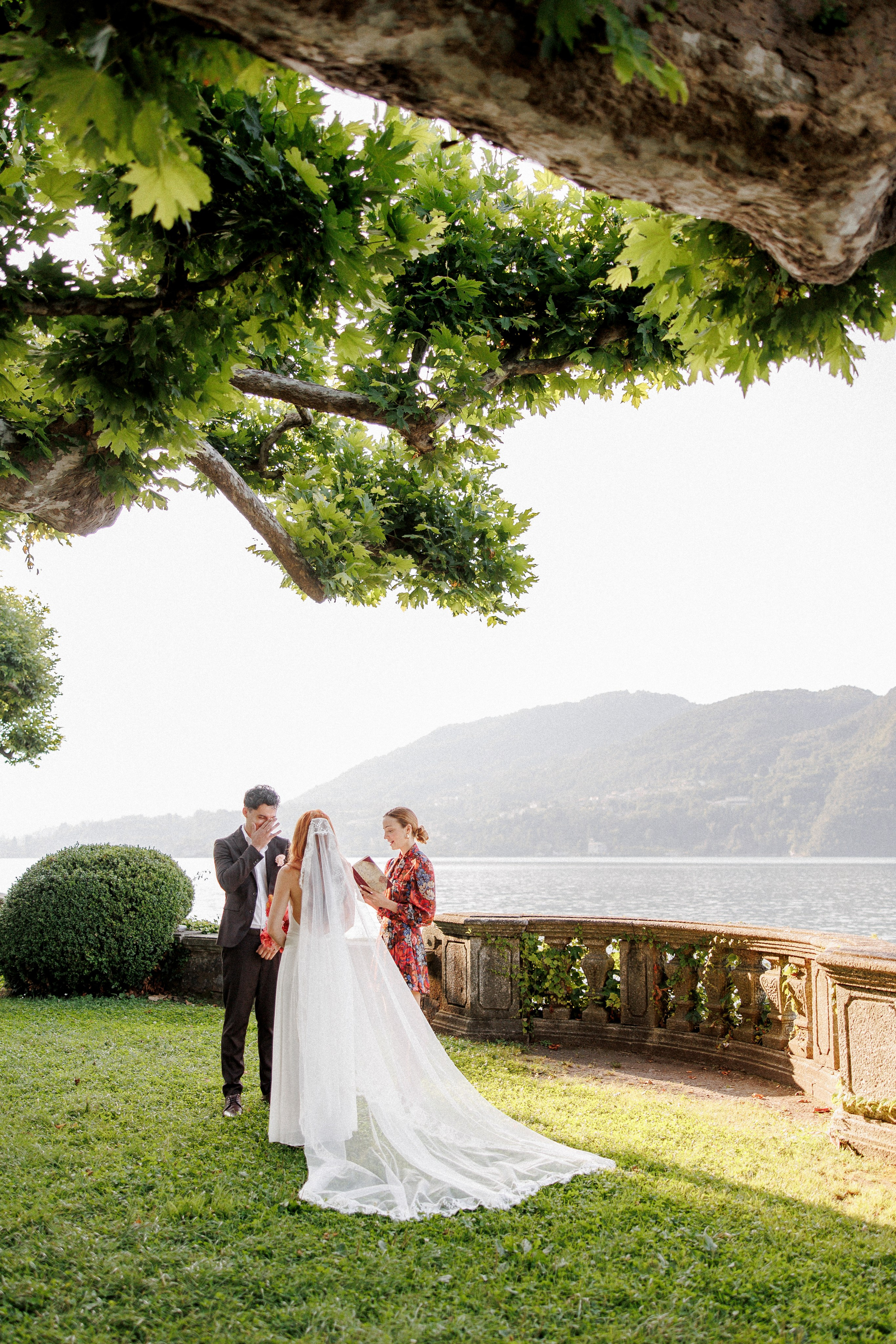 An Early Morning Elopement on Lake Como: A Love Story to Remember. Wedding and Family Photographer Switzerland and Italy. Valeria Diaz