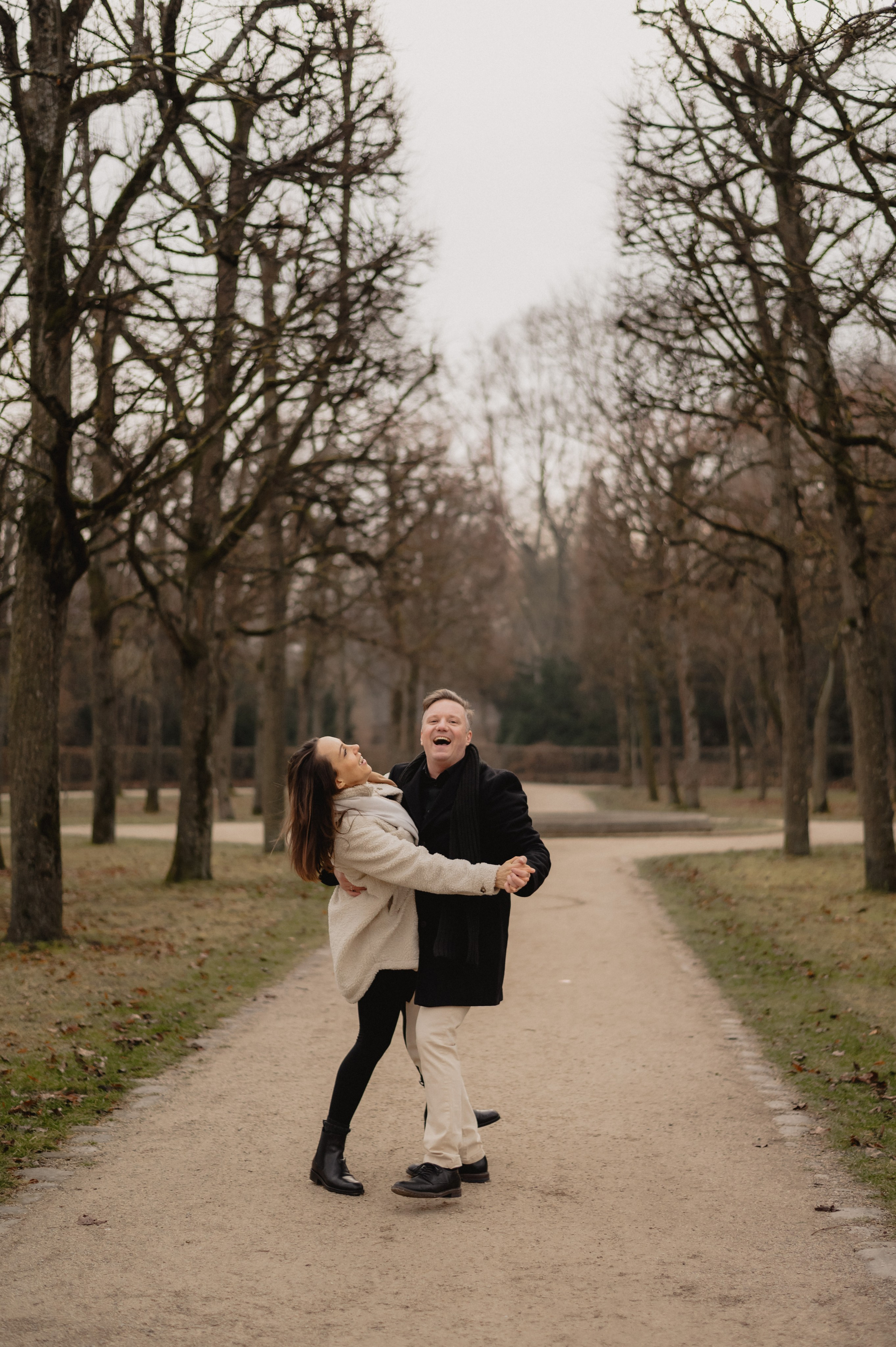 Love Story in Hofgarten Ansbach. Фотограф в Нюрнберге Ирина Менерт из Ансбаха