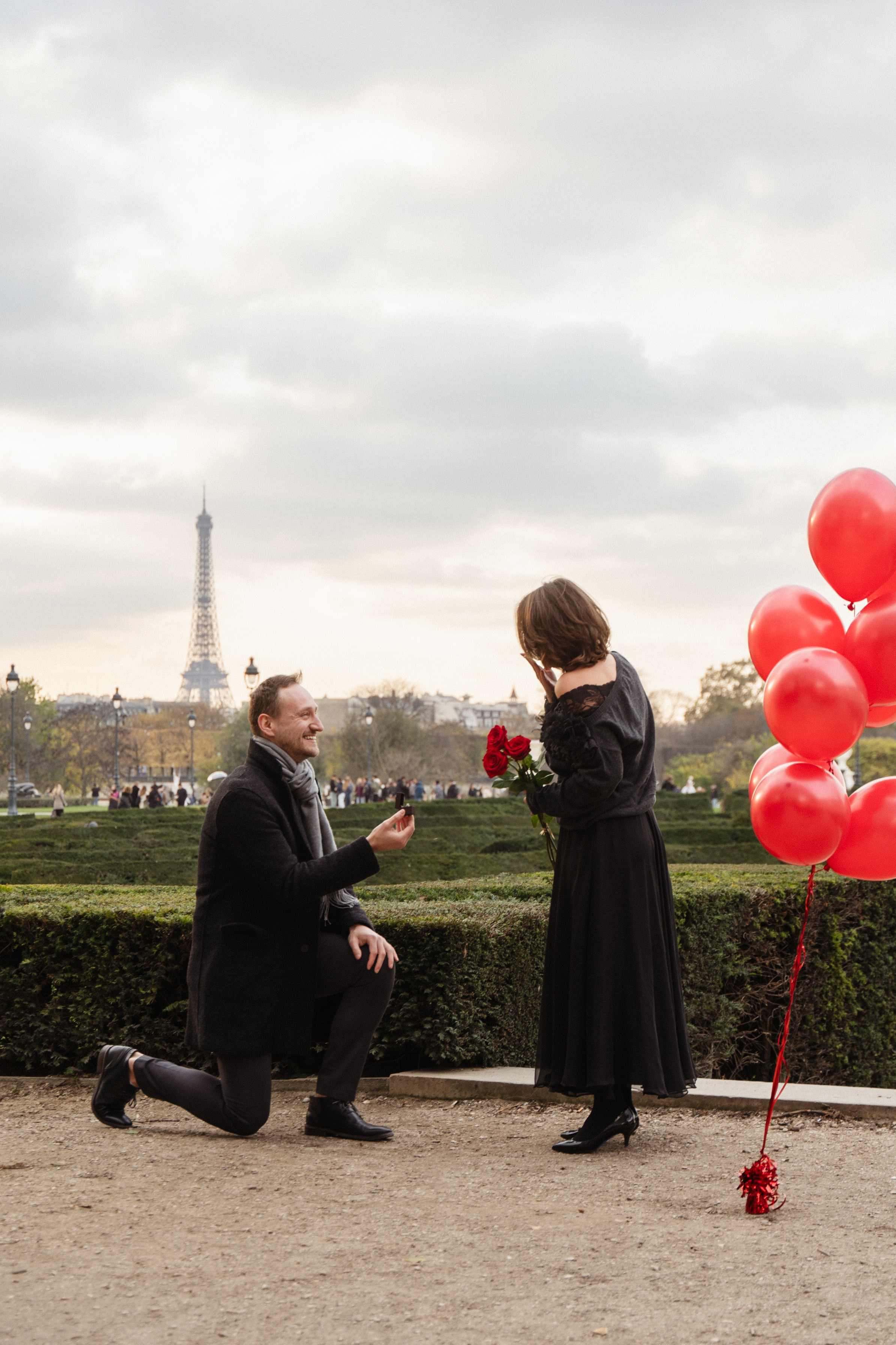 Proposal photo-shoot. Photographer in Paris Yulia Shkadina | Couples, engagement, pre-wedding, individual photo-shoots in Paris at the best locations