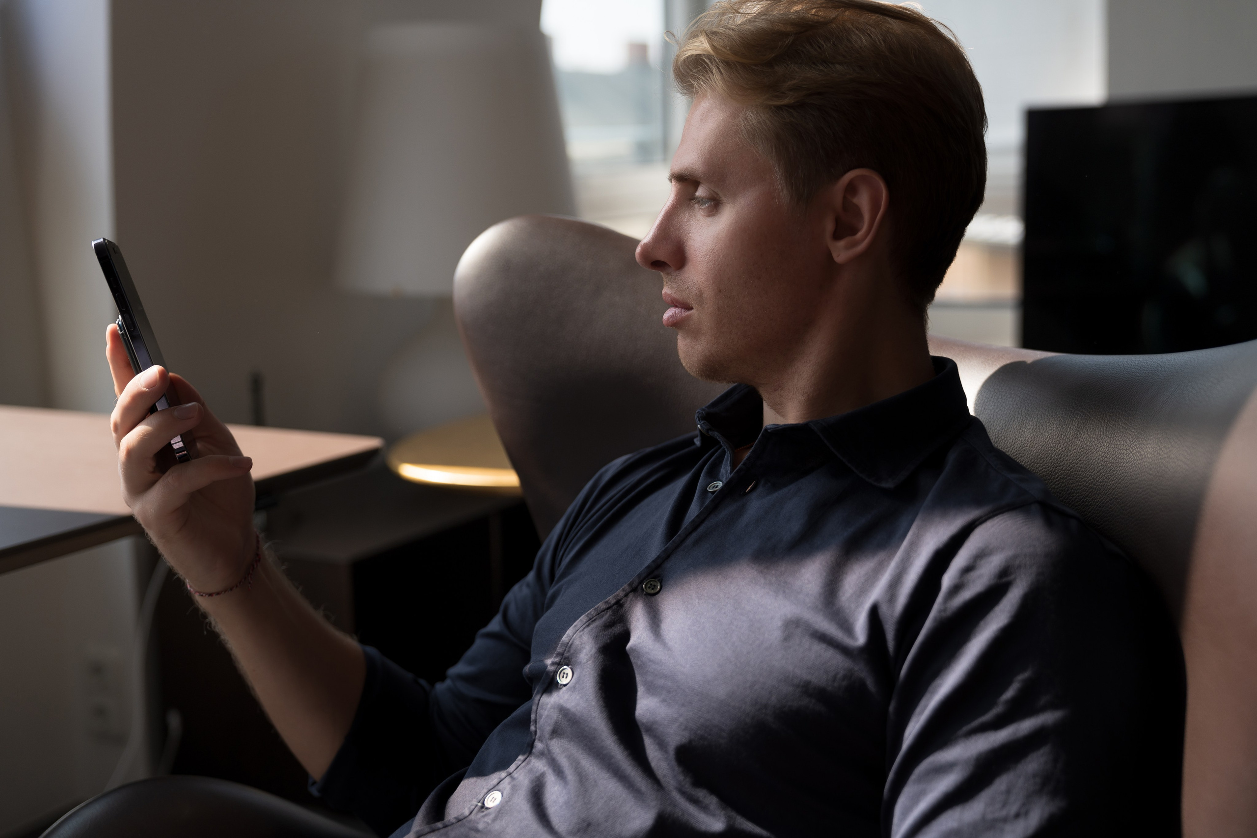 Professioneller Studiofotograf in München – Fotos, Content Creation, Shooting für jeden Anlass. Fotostudio Aesthetic Space in München. Fotostudio mieten ab 1 Stunde