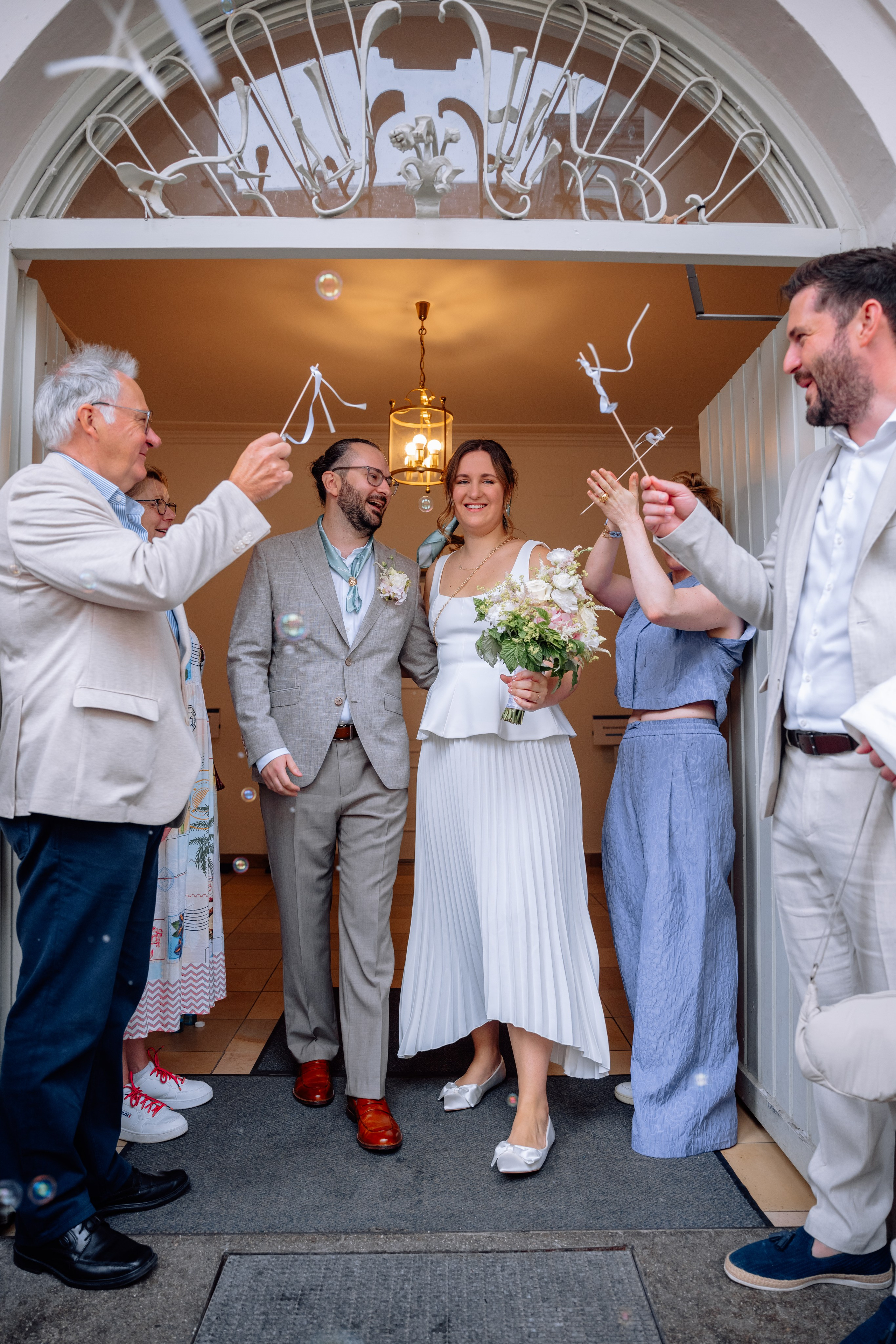 Corinna und Daniel: romantische Hochzeit in der Mandlstrasse/Sommer 2025. Hochzeitsfotograf München Taufe Familienfotograf Tanja Mauke