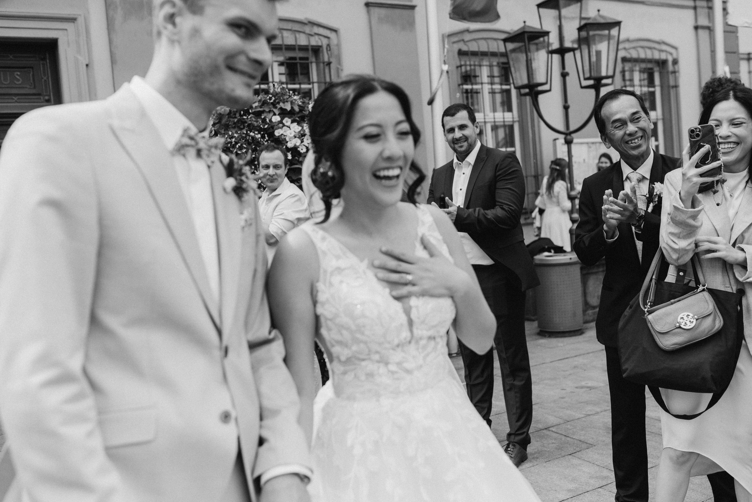 Chom & Kevin | Romantische Hochzeitsbilder in Würzburg – Hochzeitsfotografin Anna Saribekyan. Anna Saribekyan – Beste Hochzeitsfotografin in Würzburg, Top 10 in Deutschland