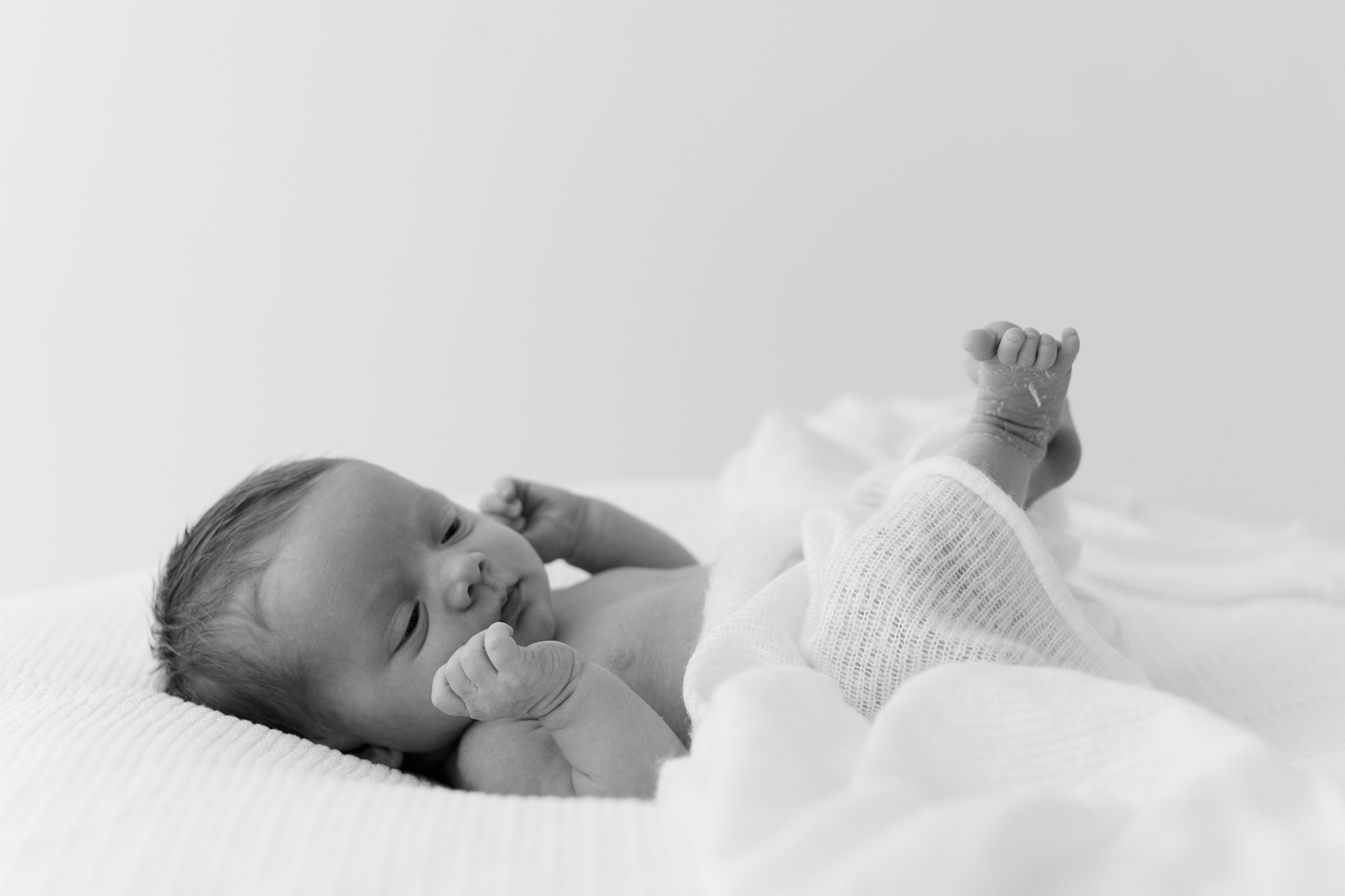 Sesja noworodkowa malutkiej Antosi. Fotograf Łódź - sesja ciążowa, noworodkowa, dziecięca. Studio w Łodzi