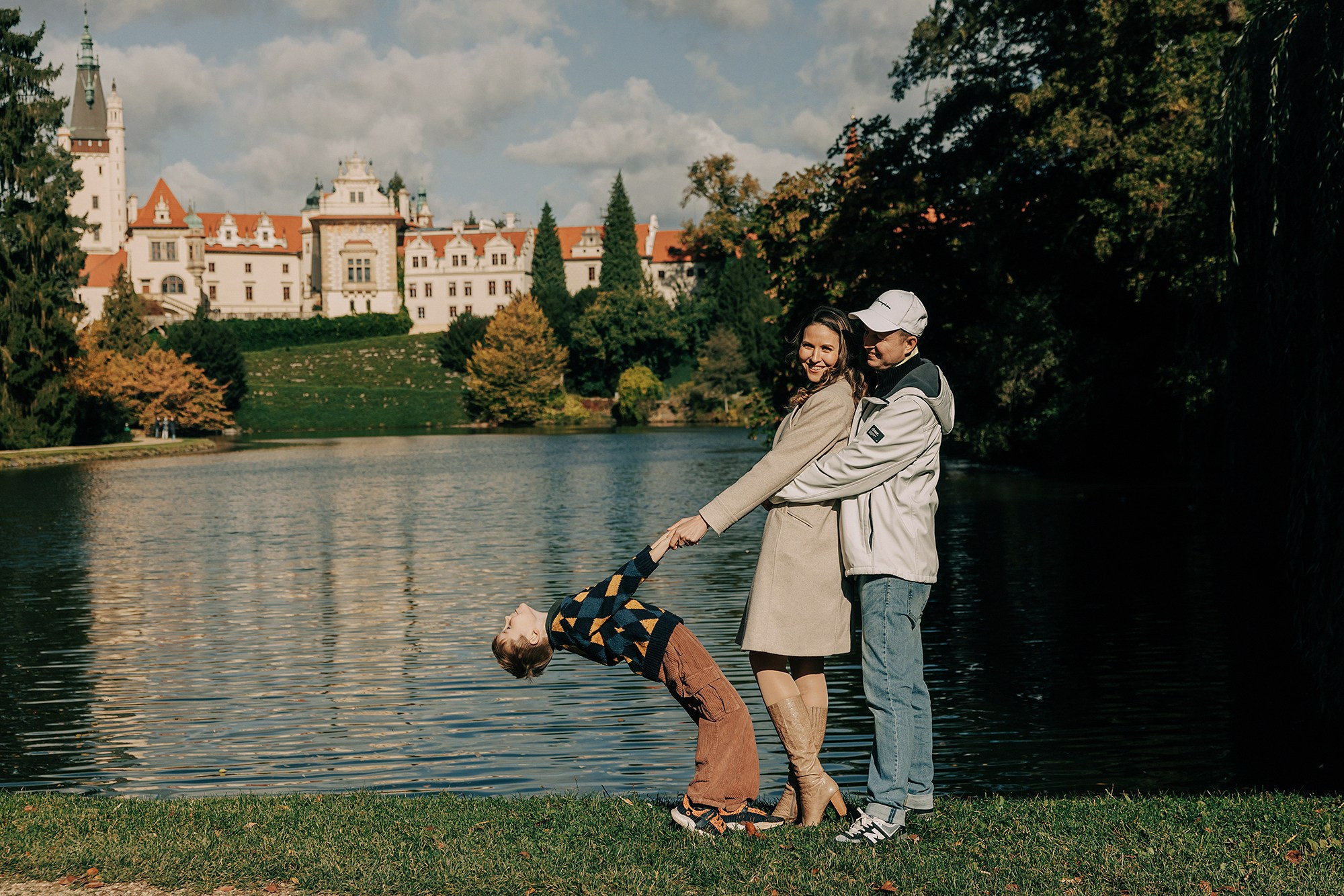 Семейная фотосессия в Пражском парке. Family and wedding photographer in Prague Natalia Fedori