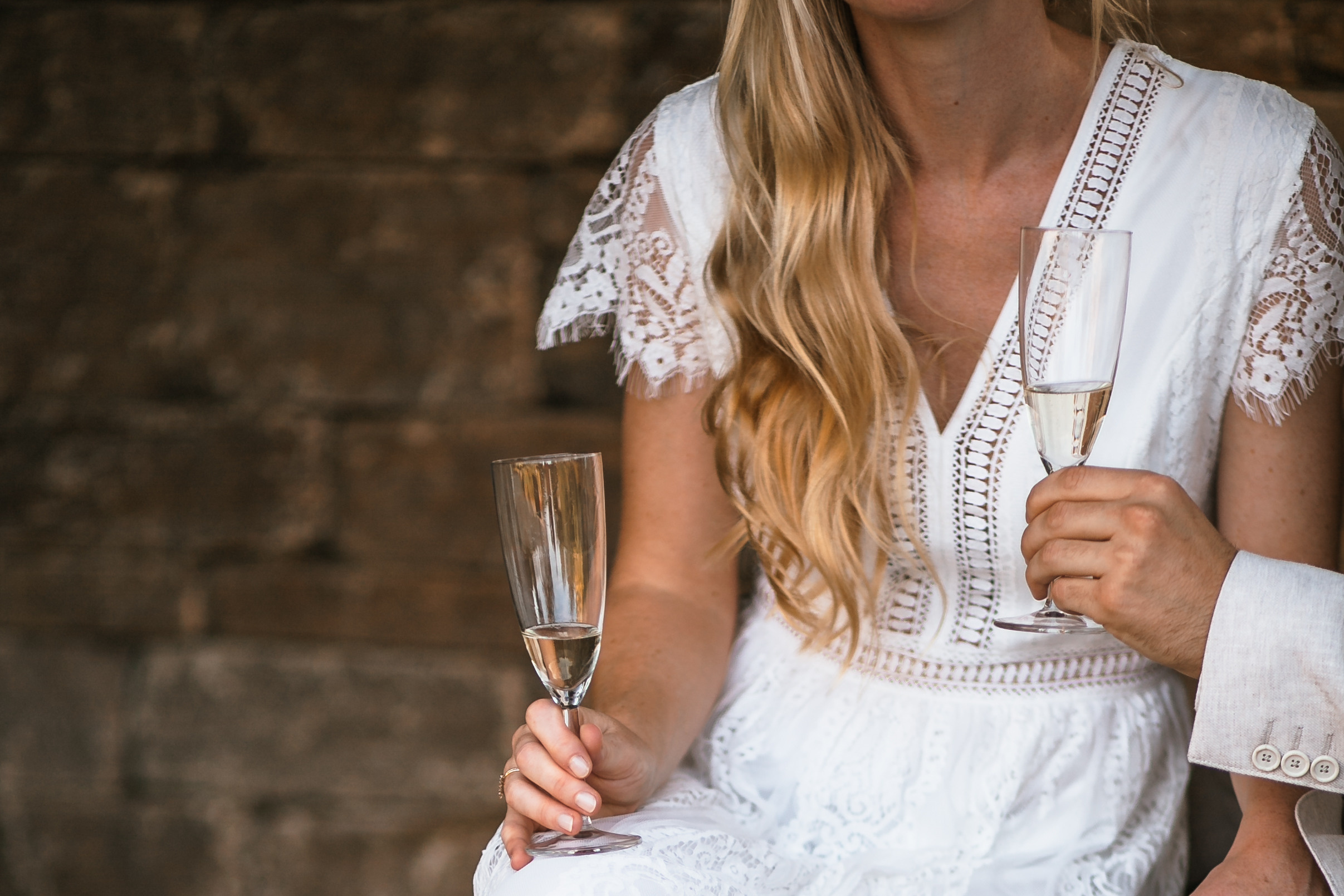 Romantische Hochzeitsfotografie in Weilerswist, NRW, Köln, Bonn - Halten Sie Ihren besonderen Tag in unvergesslichen Momentaufnahmen fest. Erfahrene Hochzeitsfotografin, die natürliche Emotionen einfängt. Individuelle Fotosessions für eine einzigartige Erinnerung an Ihre Hochzeit.