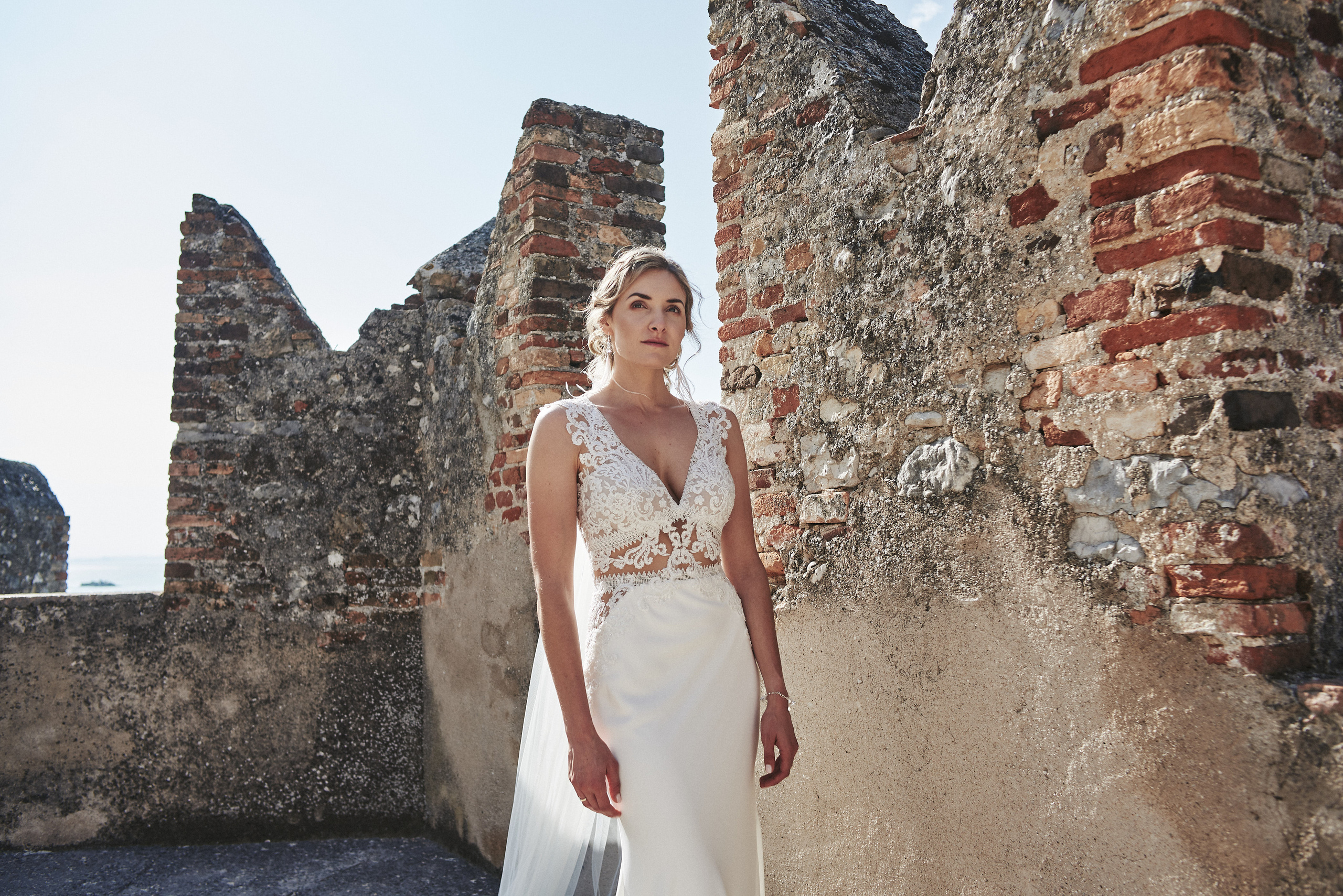 wedding photographer lake garda malcesine castle couple