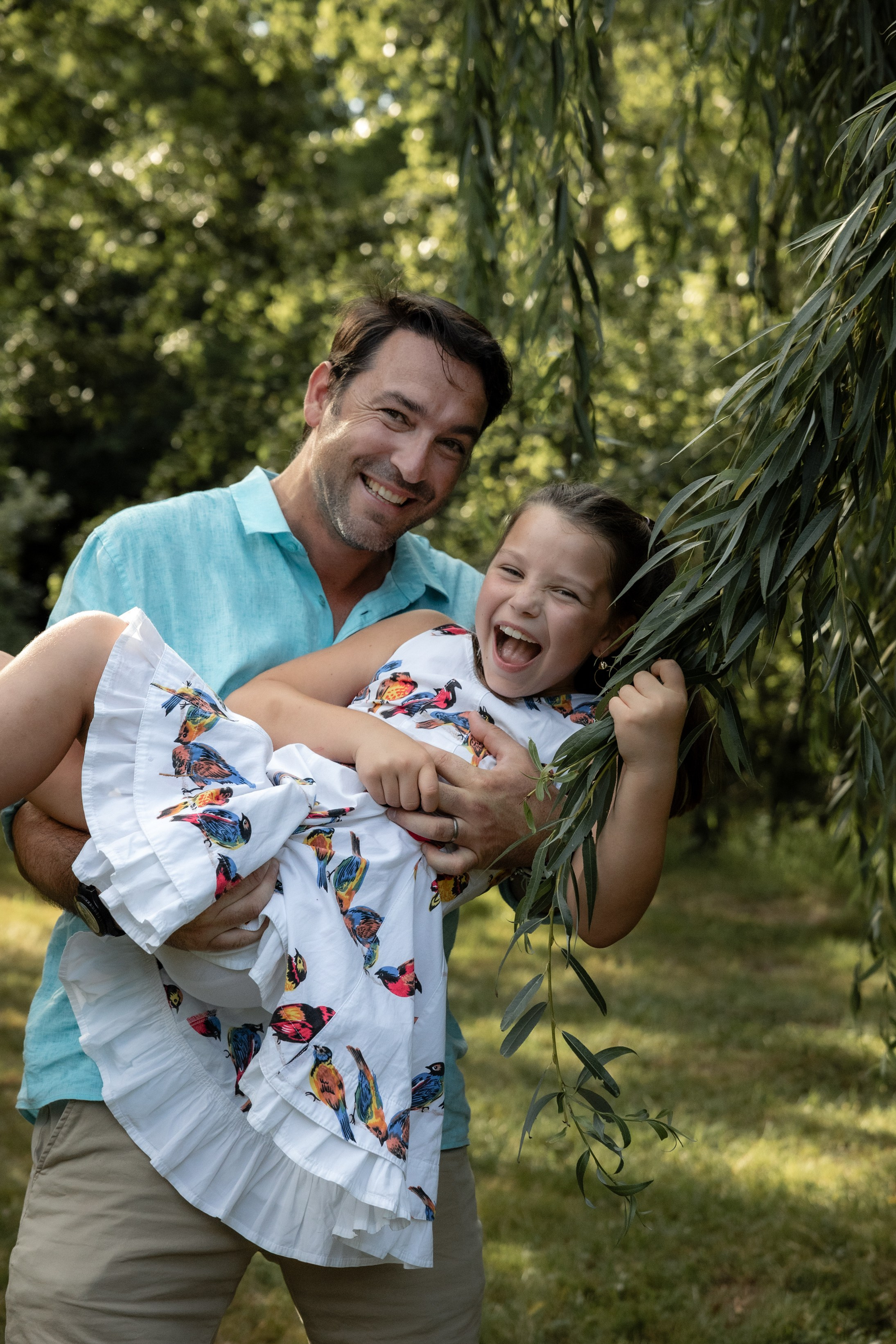 Family photoshoot in Parc du Cabirol, Colomiers. Eugenie Smirnova — wedding, corporate and lifestyle photographer in Toulouse and Southwest France
