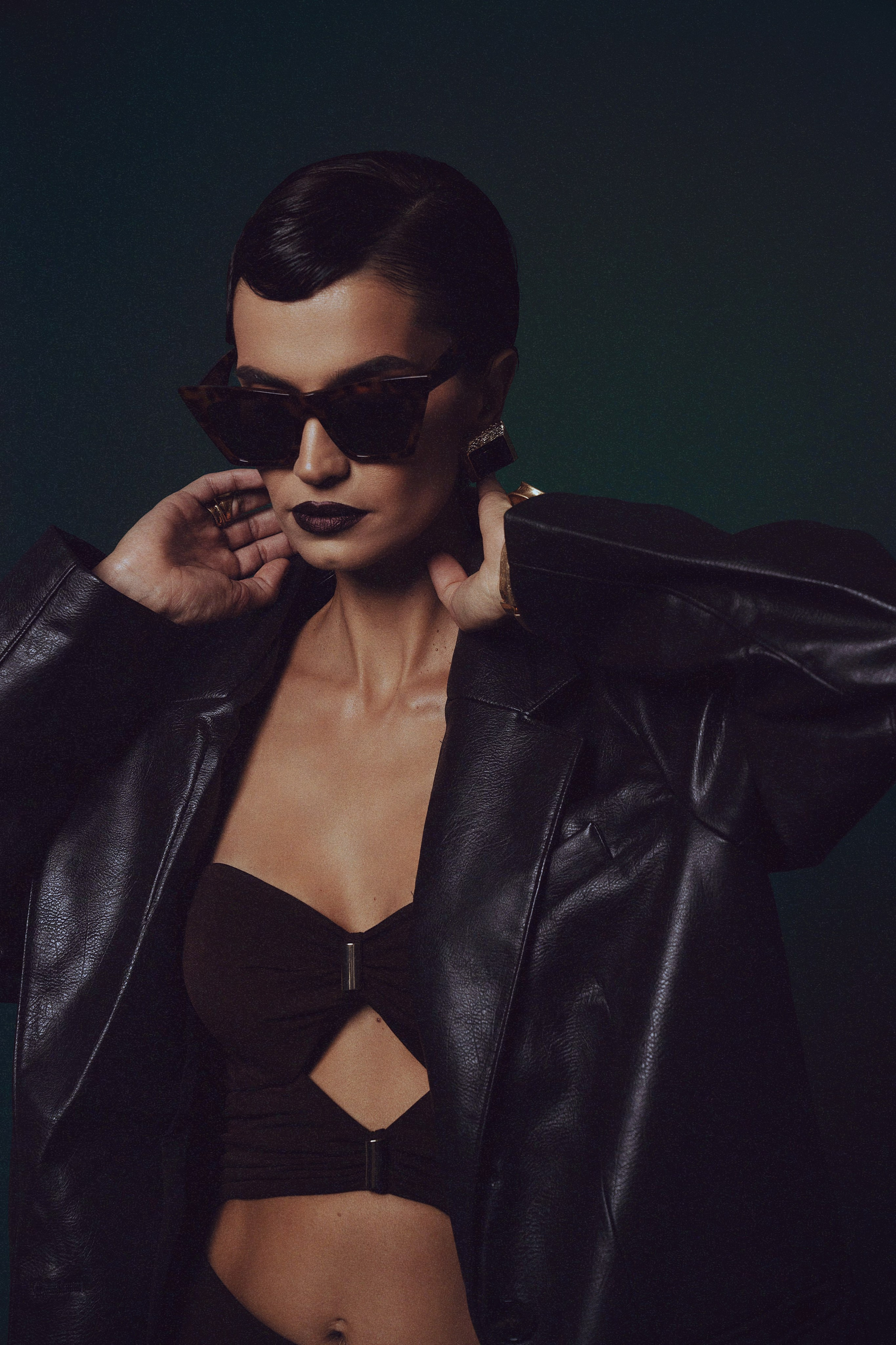 Professioneller Studiofotograf in München – Fotos, Content Creation, Shooting für jeden Anlass. Fotostudio Aesthetic Space in München. Fotostudio mieten ab 1 Stunde