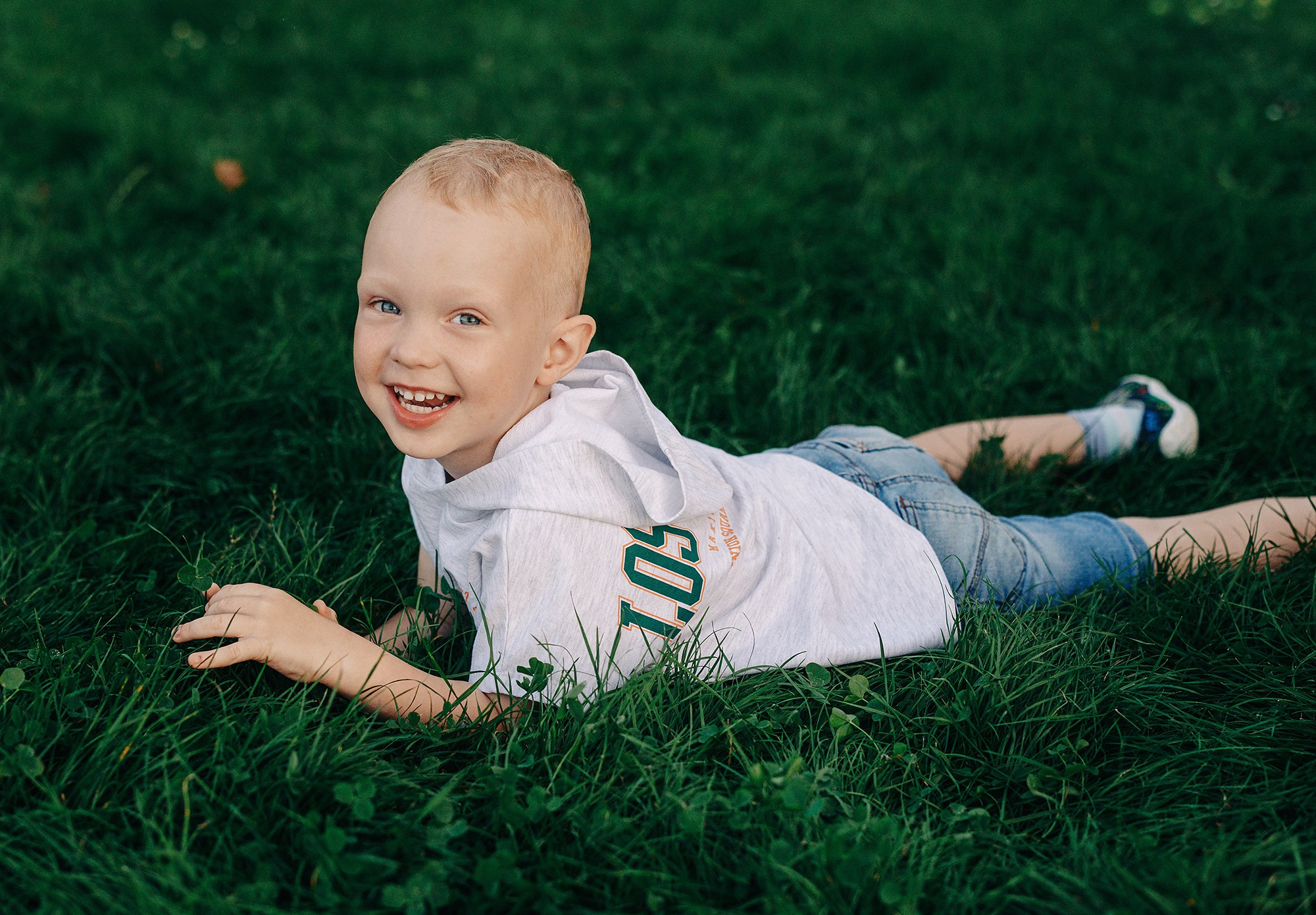 Таня, Андрей и Паша на прогулке. Family and wedding photographer in Prague Natalia Fedori