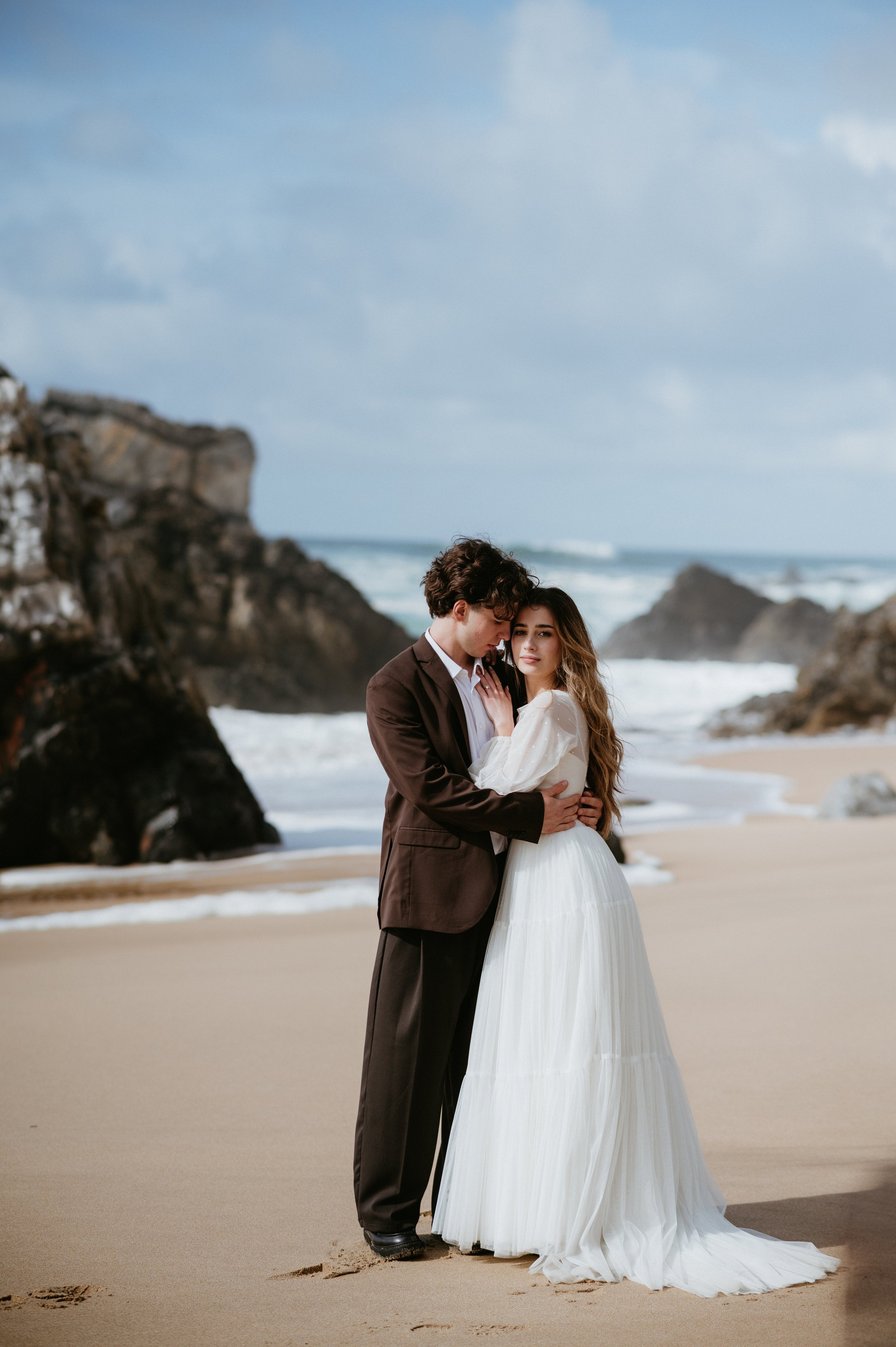 Ședință foto de nuntă pe plaja Adraga – emoție la malul oceanului Atlantic. Valentin Melen — wedding photographer