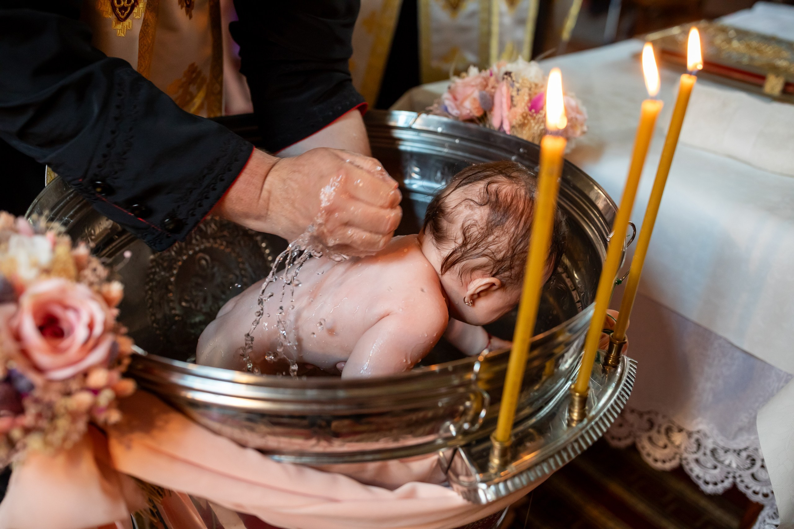 fotograf botez , fotografie botez Botoșani, fotograf Alin Chirilă, amintiri botez, fotografii botez, botez Miruna Parascheva, fotograf copii, fotografie botez în Botoșani-alt="botez , fotografie botez Alin Chirilă, amintiri botez, fotografii emoționante botez Botoșani"-- fotografii-botez-bebelus- amintiri-botez-micuț- moment-sfânt-crestinare- fotografie-emotionanta-botez- detalii-botez-bebelusi- parinti-fericiti-la-botez- fotograf-botez-profesionist- botez-in-biserica-ortodoxa- micuț-botezat-cu-emoție- zâmbete-și-lacrimi-la-botez- bebeluș-la-cristelniță- decor-botez-colorat- botez-cu-dragoste-și-credință- emotie-pura-la-botez- fotograf-botez-botosani- botez-iasi-suceava-fotograf- amintiri-nepretuite-botez-- Preotul ținându-l pe micuțul Mathias Gabriel la botez, în biserica Înălțarea Domnului, Copălău - Detalii de la botezul lui Mathias – lumânare, trusou și icoană - Familia lui Mathias Gabriel alături de micuț, în ziua botezului - Portret emoționant cu mama și bebelușul în brațe, în biserică,fotograf profesionist evenimente Botoșani, Iași, Suceava, Fălticeni, Bacău, Pașcani, Roman - AlinoFotoStudio by Alin Chirilă - servicii foto nuntă, botez, cununie, ședințe foto creative, albume personalizate, fotografii emoționante și calitative pentru cele mai importante momente din viață,fotograf nuntă Botoșani Alin Chirilă, ședință foto botez Iași - AlinoFotoStudio, servicii fotograf profesionist evenimente Suceava, fotograf cununie civilă Fălticeni - Alin Chirilă, album foto nuntă personalizat Bacău.“Bebeluș botezat în biserică, ținut în brațe de nași” • “Detaliu cu lumânarea de botez decorată cu flori albe” • “Părinți emoționați alături de copilul lor la ceremonia de botez” • “Masa festivă de botez cu decor tematic și tort personalizat” • “Momentul în care preotul toarnă apă sfințită pe fruntea bebelușului” “Bebeluș în rochie albă de botez, zâmbind în brațele mamei” • “Detaliu cu cruciulița de botez așezată pe o pernă de satin” • “Părinți și nași aprinzând lumânările în timpul ceremoniei de botez” • “Tort de botez decorat cu figurine tematice și numele copilului” • “Copil botezat dormind liniștit în pătuțul decorat festiv” • “Momentul în care preotul binecuvântează copilul în fața altarului” • “Invitați adunându-se în jurul mesei festive la petrecerea de botez” • “Bebeluș ținând în mână o jucărie personalizată primită la botez” • “Familie fericită pozând împreună după ceremonia de botez” • “Decor tematic cu baloane și flori la locația petrecerii de botez” fotograf Botoșani fotograf evenimente fotograf botez Alin Chirila fotograf alinofotostudio.fotograf botez Amelis Maria, fotografie botez Botoșani, fotograf Alin Chirilă, amintiri botez, fotografii botez, botez Amelis Maria, fotograf copii, fotografie botez în Botoșani,