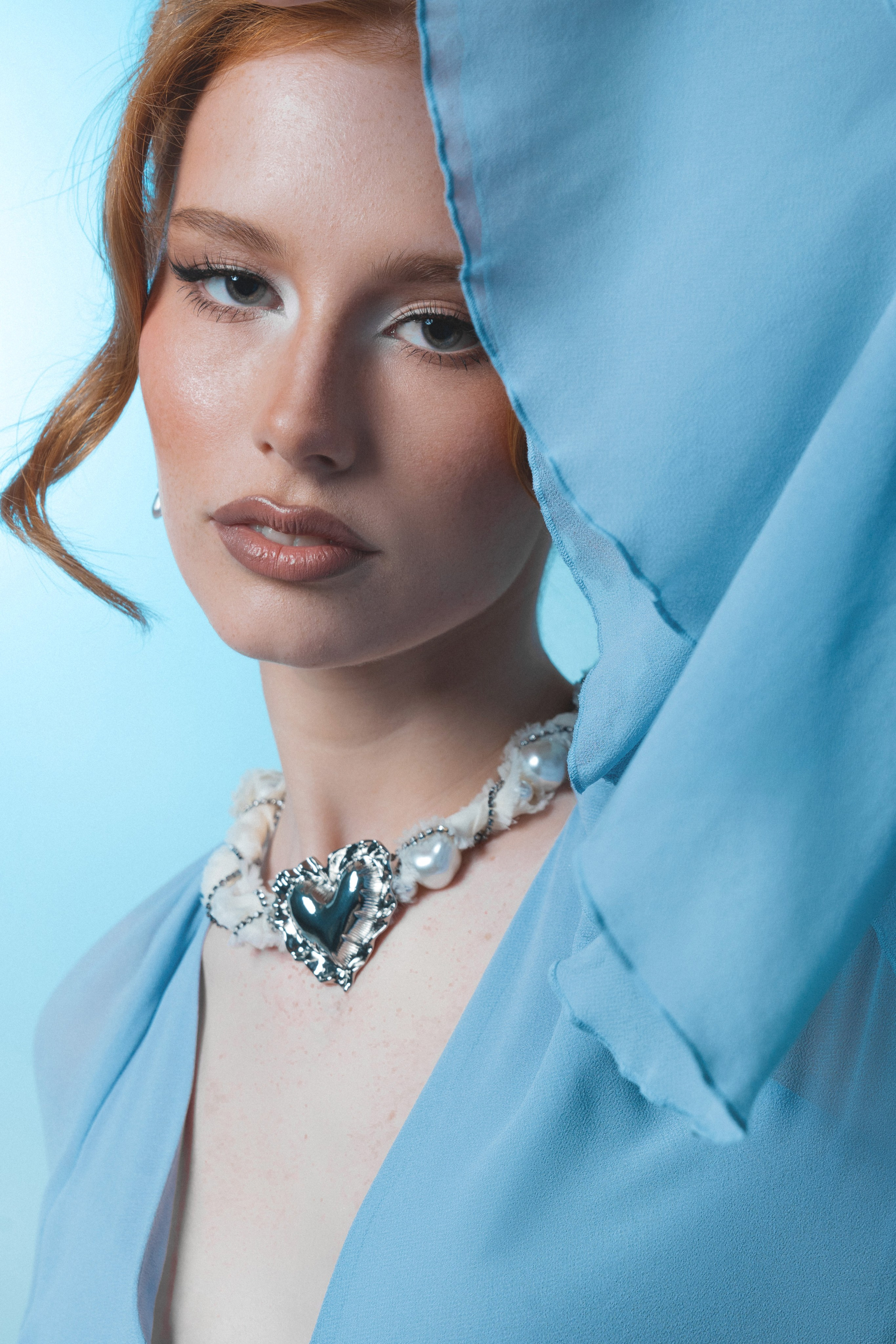 Professioneller Studiofotograf in München – Fotos, Content Creation, Shooting für jeden Anlass. Fotostudio Aesthetic Space in München. Fotostudio mieten ab 1 Stunde