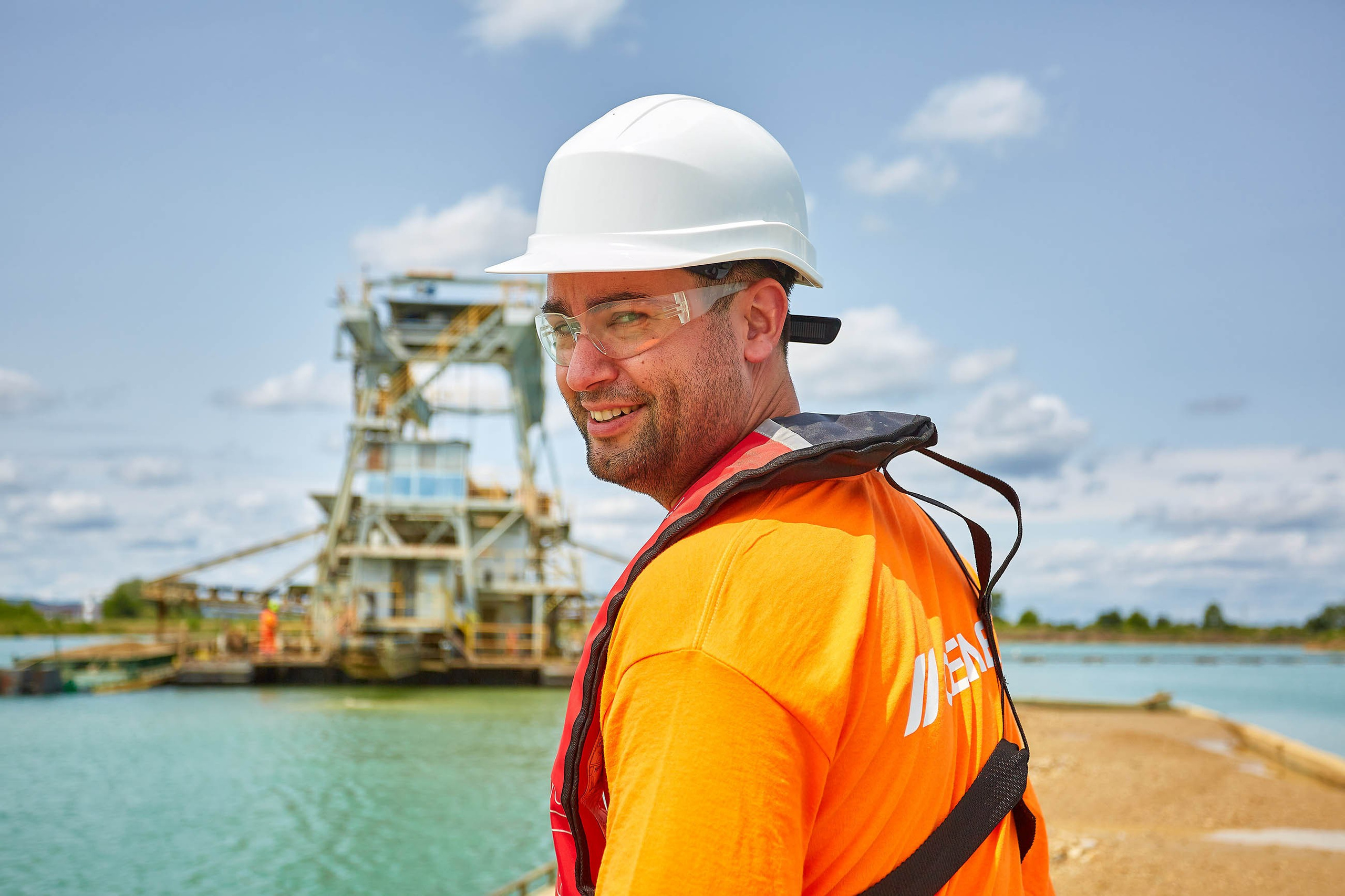 Actor at Czech sediment dredging site for CSR editorial.