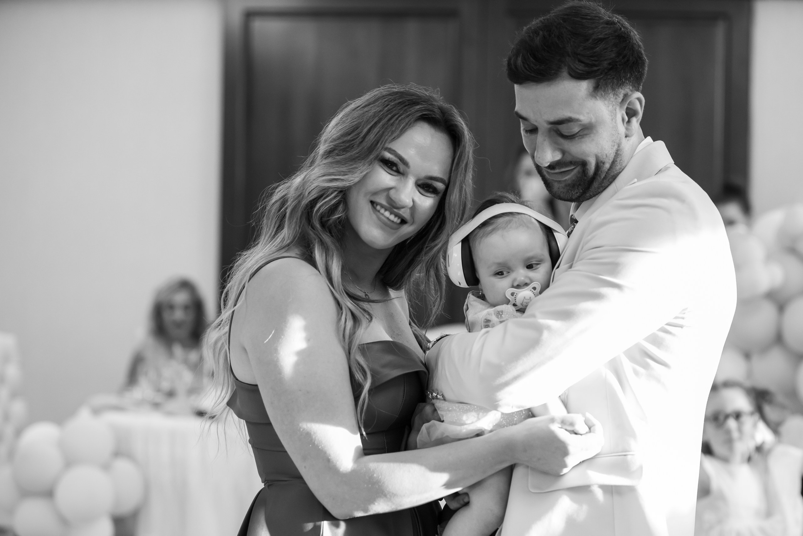 fotograf botez , fotografie botez Botoșani, fotograf Alin Chirilă, amintiri botez, fotografii botez, botez Miruna Parascheva, fotograf copii, fotografie botez în Botoșani-alt="botez , fotografie botez Alin Chirilă, amintiri botez, fotografii emoționante botez Botoșani"-- fotografii-botez-bebelus- amintiri-botez-micuț- moment-sfânt-crestinare- fotografie-emotionanta-botez- detalii-botez-bebelusi- parinti-fericiti-la-botez- fotograf-botez-profesionist- botez-in-biserica-ortodoxa- micuț-botezat-cu-emoție- zâmbete-și-lacrimi-la-botez- bebeluș-la-cristelniță- decor-botez-colorat- botez-cu-dragoste-și-credință- emotie-pura-la-botez- fotograf-botez-botosani- botez-iasi-suceava-fotograf- amintiri-nepretuite-botez-- Preotul ținându-l pe micuțul Mathias Gabriel la botez, în biserica Înălțarea Domnului, Copălău - Detalii de la botezul lui Mathias – lumânare, trusou și icoană - Familia lui Mathias Gabriel alături de micuț, în ziua botezului - Portret emoționant cu mama și bebelușul în brațe, în biserică,fotograf profesionist evenimente Botoșani, Iași, Suceava, Fălticeni, Bacău, Pașcani, Roman - AlinoFotoStudio by Alin Chirilă - servicii foto nuntă, botez, cununie, ședințe foto creative, albume personalizate, fotografii emoționante și calitative pentru cele mai importante momente din viață,fotograf nuntă Botoșani Alin Chirilă, ședință foto botez Iași - AlinoFotoStudio, servicii fotograf profesionist evenimente Suceava, fotograf cununie civilă Fălticeni - Alin Chirilă, album foto nuntă personalizat Bacău.“Bebeluș botezat în biserică, ținut în brațe de nași” • “Detaliu cu lumânarea de botez decorată cu flori albe” • “Părinți emoționați alături de copilul lor la ceremonia de botez” • “Masa festivă de botez cu decor tematic și tort personalizat” • “Momentul în care preotul toarnă apă sfințită pe fruntea bebelușului” “Bebeluș în rochie albă de botez, zâmbind în brațele mamei” • “Detaliu cu cruciulița de botez așezată pe o pernă de satin” • “Părinți și nași aprinzând lumânările în timpul ceremoniei de botez” • “Tort de botez decorat cu figurine tematice și numele copilului” • “Copil botezat dormind liniștit în pătuțul decorat festiv” • “Momentul în care preotul binecuvântează copilul în fața altarului” • “Invitați adunându-se în jurul mesei festive la petrecerea de botez” • “Bebeluș ținând în mână o jucărie personalizată primită la botez” • “Familie fericită pozând împreună după ceremonia de botez” • “Decor tematic cu baloane și flori la locația petrecerii de botez” fotograf Botoșani fotograf evenimente fotograf botez Alin Chirila fotograf alinofotostudio.fotograf botez Amelis Maria, fotografie botez Botoșani, fotograf Alin Chirilă, amintiri botez, fotografii botez, botez Amelis Maria, fotograf copii, fotografie botez în Botoșani,