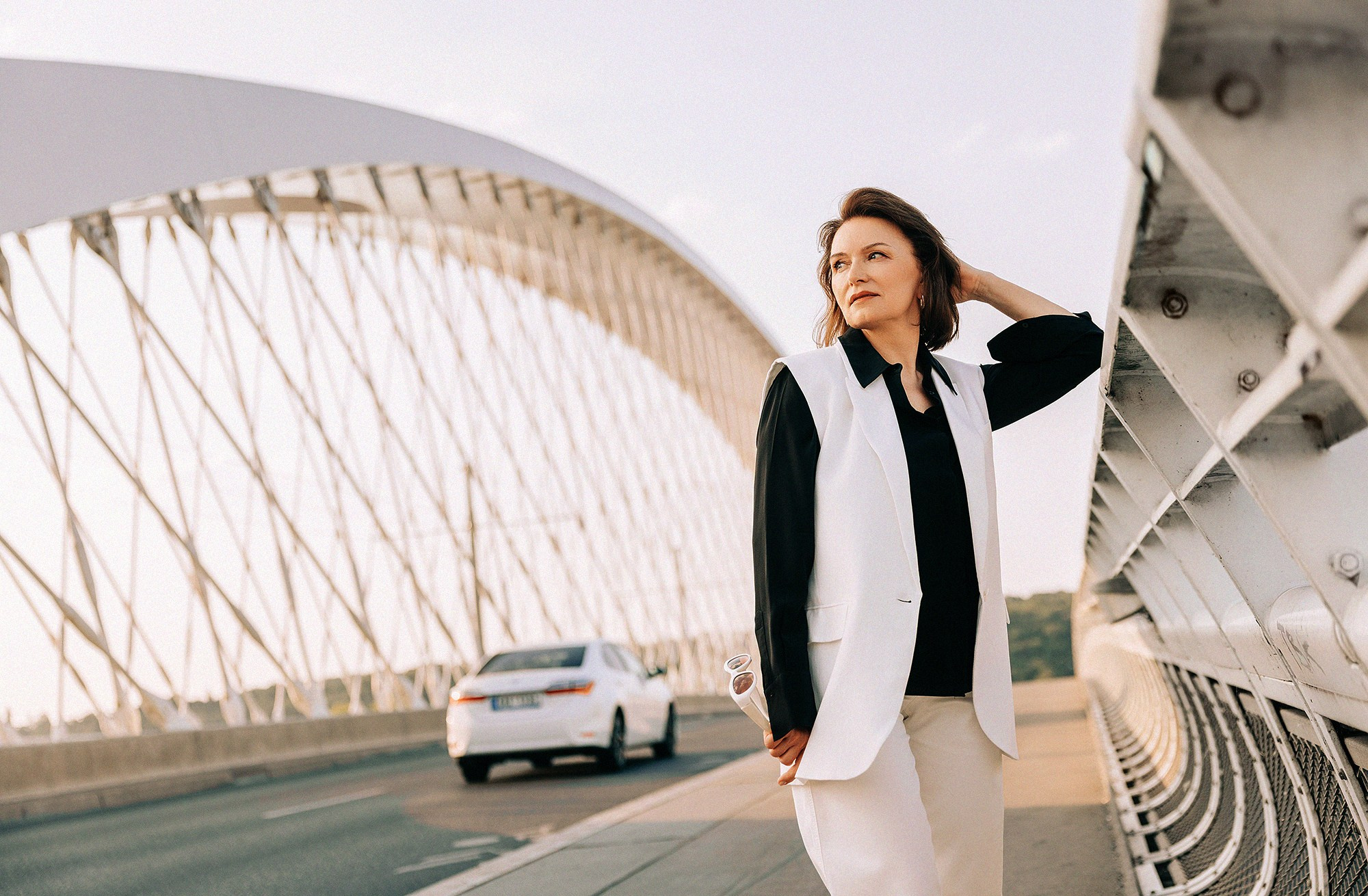 Elena in Troja bridge. Rodinný a svatební fotograf v Praze