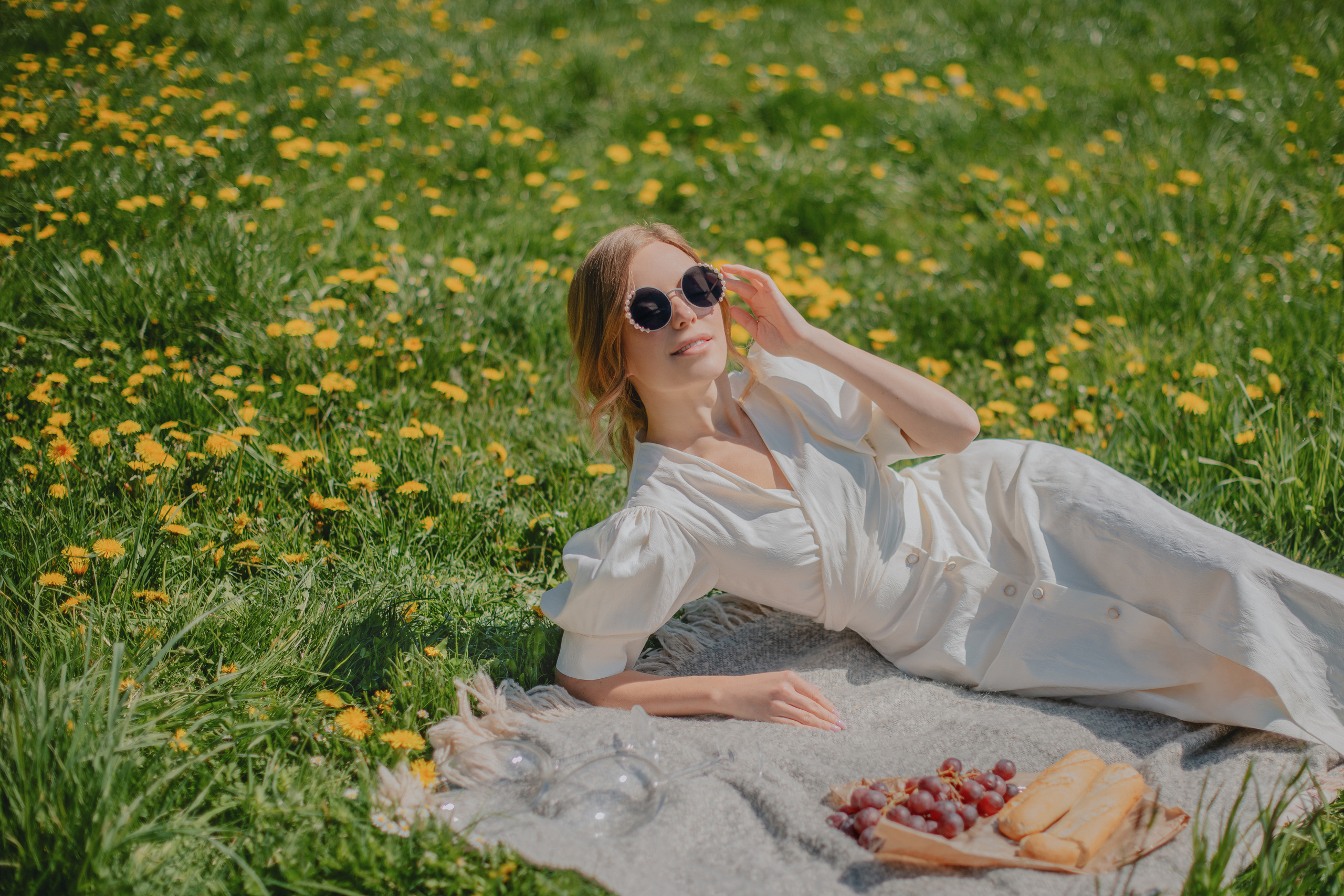 Venkovní portrétní focení v Průhonickém parku v Praze. Profesionální fotografka v Praze Anastasia Haritonova