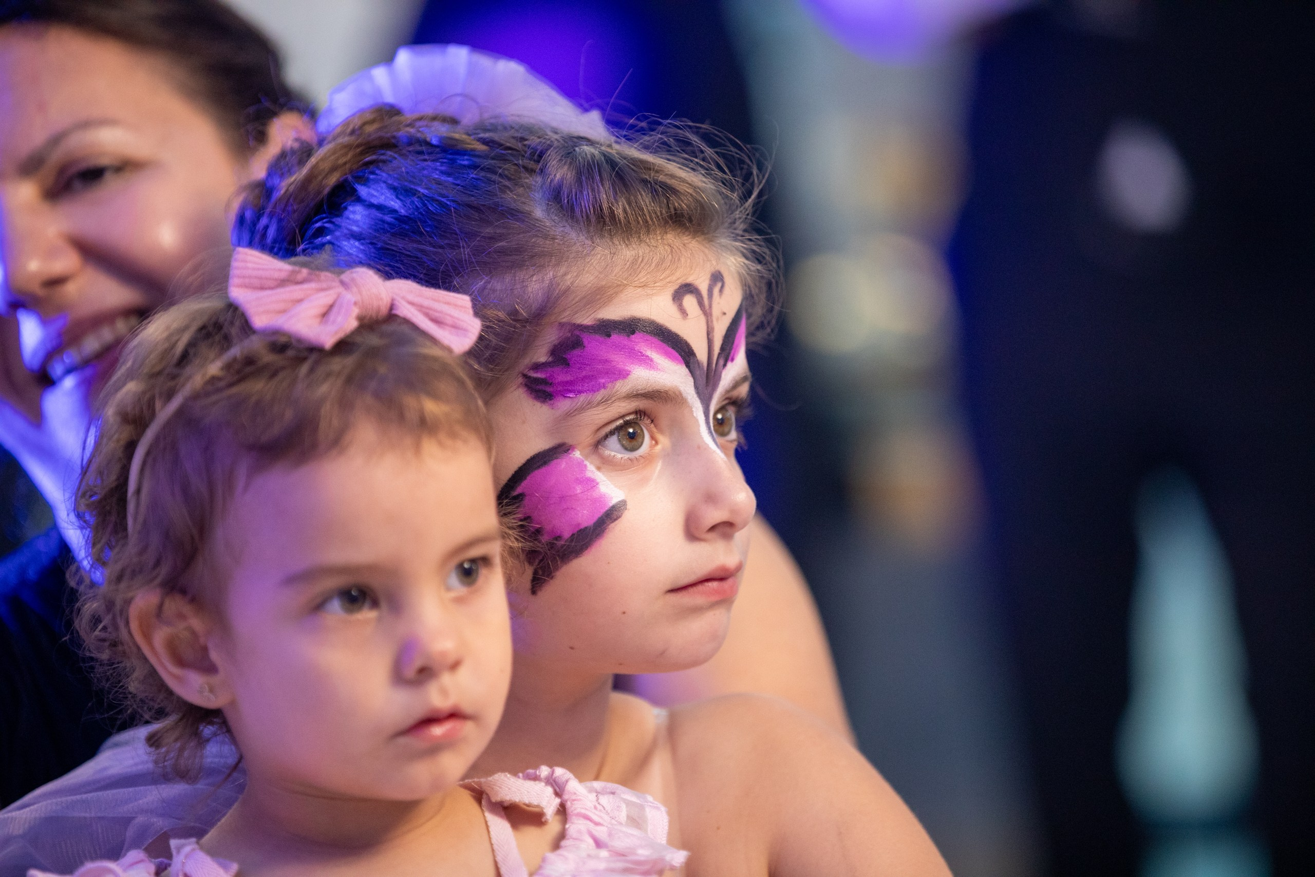 fotograf botez , fotografie botez Botoșani, fotograf Alin Chirilă, amintiri botez, fotografii botez, botez Miruna Parascheva, fotograf copii, fotografie botez în Botoșani-alt="botez , fotografie botez Alin Chirilă, amintiri botez, fotografii emoționante botez Botoșani"-- fotografii-botez-bebelus- amintiri-botez-micuț- moment-sfânt-crestinare- fotografie-emotionanta-botez- detalii-botez-bebelusi- parinti-fericiti-la-botez- fotograf-botez-profesionist- botez-in-biserica-ortodoxa- micuț-botezat-cu-emoție- zâmbete-și-lacrimi-la-botez- bebeluș-la-cristelniță- decor-botez-colorat- botez-cu-dragoste-și-credință- emotie-pura-la-botez- fotograf-botez-botosani- botez-iasi-suceava-fotograf- amintiri-nepretuite-botez-- Preotul ținându-l pe micuțul Mathias Gabriel la botez, în biserica Înălțarea Domnului, Copălău - Detalii de la botezul lui Mathias – lumânare, trusou și icoană - Familia lui Mathias Gabriel alături de micuț, în ziua botezului - Portret emoționant cu mama și bebelușul în brațe, în biserică,fotograf profesionist evenimente Botoșani, Iași, Suceava, Fălticeni, Bacău, Pașcani, Roman - AlinoFotoStudio by Alin Chirilă - servicii foto nuntă, botez, cununie, ședințe foto creative, albume personalizate, fotografii emoționante și calitative pentru cele mai importante momente din viață,fotograf nuntă Botoșani Alin Chirilă, ședință foto botez Iași - AlinoFotoStudio, servicii fotograf profesionist evenimente Suceava, fotograf cununie civilă Fălticeni - Alin Chirilă, album foto nuntă personalizat Bacău.“Bebeluș botezat în biserică, ținut în brațe de nași” • “Detaliu cu lumânarea de botez decorată cu flori albe” • “Părinți emoționați alături de copilul lor la ceremonia de botez” • “Masa festivă de botez cu decor tematic și tort personalizat” • “Momentul în care preotul toarnă apă sfințită pe fruntea bebelușului” “Bebeluș în rochie albă de botez, zâmbind în brațele mamei” • “Detaliu cu cruciulița de botez așezată pe o pernă de satin” • “Părinți și nași aprinzând lumânările în timpul ceremoniei de botez” • “Tort de botez decorat cu figurine tematice și numele copilului” • “Copil botezat dormind liniștit în pătuțul decorat festiv” • “Momentul în care preotul binecuvântează copilul în fața altarului” • “Invitați adunându-se în jurul mesei festive la petrecerea de botez” • “Bebeluș ținând în mână o jucărie personalizată primită la botez” • “Familie fericită pozând împreună după ceremonia de botez” • “Decor tematic cu baloane și flori la locația petrecerii de botez” fotograf Botoșani fotograf evenimente fotograf botez Alin Chirila fotograf alinofotostudio.fotograf botez Amelis Maria, fotografie botez Botoșani, fotograf Alin Chirilă, amintiri botez, fotografii botez, botez Amelis Maria, fotograf copii, fotografie botez în Botoșani,