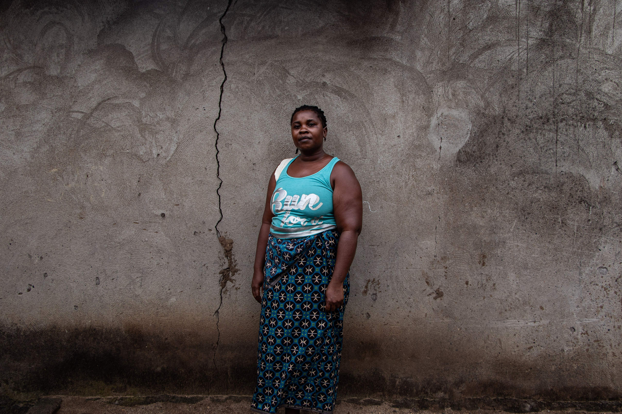 Les habitations proches des mines de charbon à ciel ouvert, subissent régulièrement des explosions liées au dynamitage, utilisé pour extraire le minerai. Ces explosions provoquent, des fissures dans les maisons, parfois jusqu’à leur effondrement.