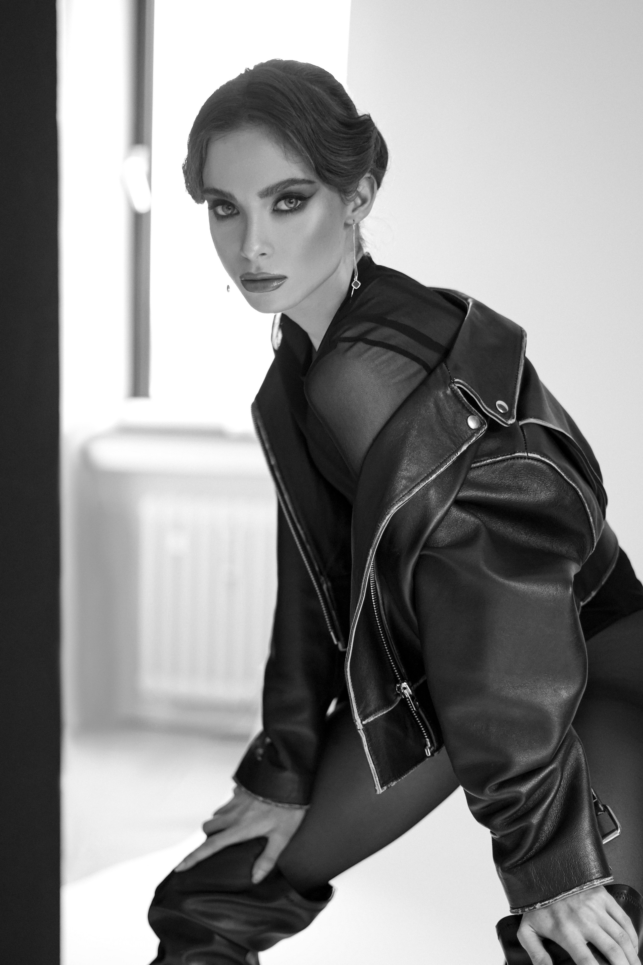 Professioneller Studiofotograf in München – Fotos, Content Creation, Shooting für jeden Anlass. Fotostudio Aesthetic Space in München. Fotostudio mieten ab 1 Stunde