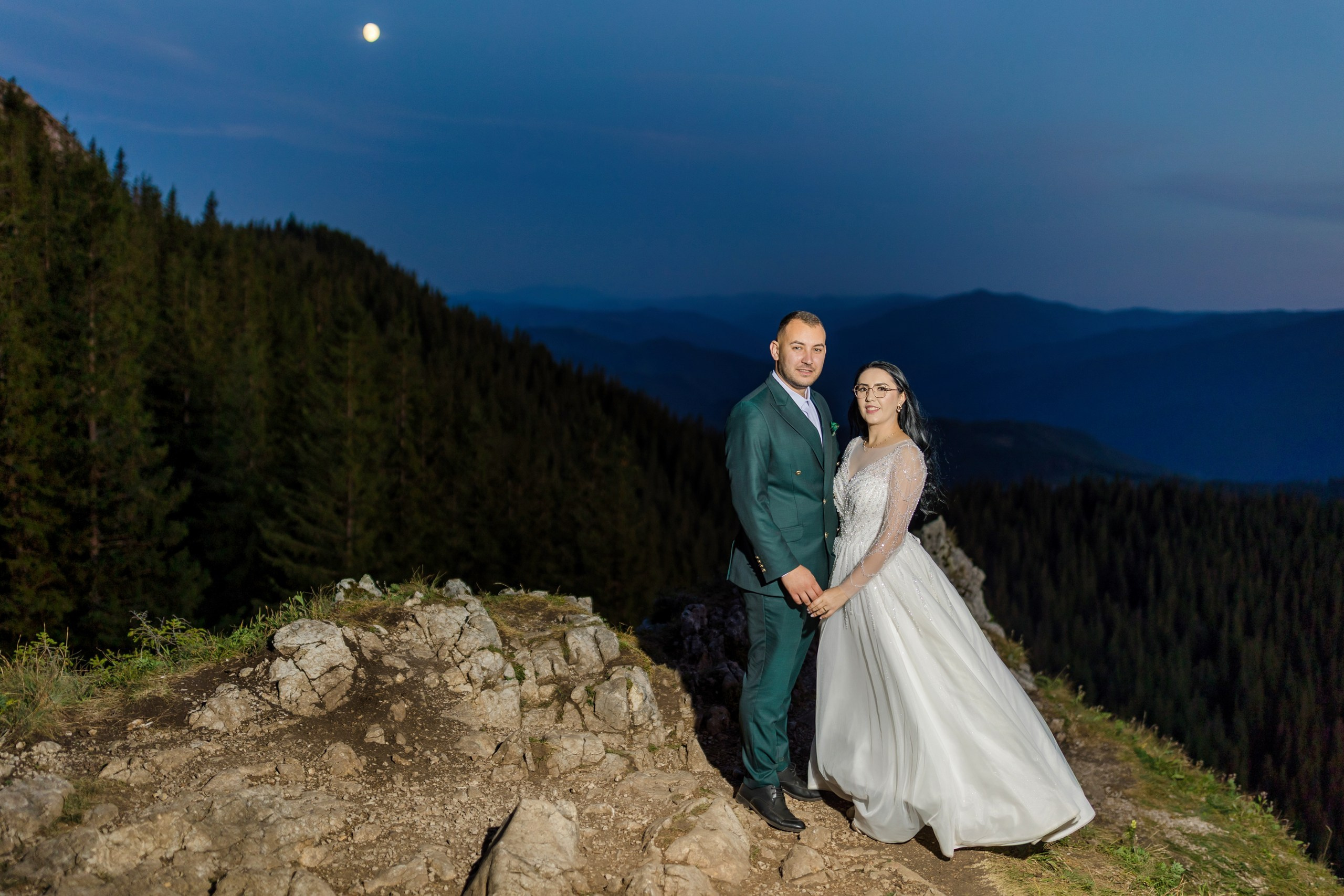 - nunta--fotograf-profesionist-botosani - fotografie-nunta-romantica - imagini-nunta-in-natura-alin-chirila-fotograf - fotografii-cuplu-indragostit-nunta-botosani - sedinta-foto-miri-andrei-iustina-alinofotostudio - amintiri-din-nunta-realizate-de-fotograf-profesionist - povestea-nuntii-andrei-si-iustina-in-imagini-alinofotostudio-fotograf evenimente- evenimente Botoșani -fotograf Suceava - fotograf Iași- servicii foto. servicii foto Botoșani. servicii foto video Botoșani. fotograf nunta. fotograf evenimente. fotograf nunta Botoșani. Alin chirila. Alin chirila fotograf. Alinofotostudio.- servicii foto. servicii foto Botoșani. servicii foto video Botoșani. fotograf nunta. fotograf evenimente. fotograf nunta Botoșani. Alin chirila. Alin chirila fotograf. Alinofotostudio.fotograf stare civilă,poze stare civilă,album foto stare civilă,servicii foto suceava,fotograf evenimente suceava,fotograf nuntă suceava,poze cununie civilă,ședință foto stare civilă,sesiune foto suceava,fotograf profesionist suceava,fotograf botosani,stare civila botosani,alinofotostudio,alin chirila fotograf.servicii foto. servicii foto Botoșani. servicii foto video Botoșani. fotograf nunta. fotograf evenimente. fotograf nunta Botoșani. Alin chirila. Alin chirila fotograf. Alinofotostudio.fotograf stare civilă,poze stare civilă,album foto stare civilă,servicii foto suceava,fotograf evenimente suceava,fotograf nuntă suceava,poze cununie civilă,ședință foto stare civilă,sesiune foto suceava,fotograf profesionist suceava,fotograf botosani,stare civila povestitor prin fotografiebotosani,alinofotostudio,alin chirila fotograf,servicii foto. servicii foto Botoșani. servicii foto video Botoșani. fotograf nunta. fotograf evenimente. fotograf nunta Botoșani. Alin chirila. Alin chirila fotograf. Alinofotostudio.fotograf stare civilă,poze stare civilă,album foto stare civilă,servicii foto suceava,fotograf evenimente suceava,fotograf nuntă suceava,poze cununie civilă,ședință foto stare civilă,sesiune foto suceava,fotograf profesionist suceava,fotograf botosani,stare civila botosani,alinofotostudio,alin chirila fotograf,cununie religioasă botoșani,andreea și neculai,capela militară botoșani,foto conacul zăicești,fotograf nuntă botoșani,fotograf cununie religioasă,foto evenimente botoșani,poze cununie capela militară,ședință foto zăicești,fotograf profesionist botoșaniMire și mireasă – Sergiu & Liliana – ziua nunții, 2024 - Emoții în ziua nunții – Sergiu și Liliana - Dansul mirilor – fotografie artistică nuntă 2024 - Sedinta foto romantică în natură – Sergiu & Liliana - Rochia de mireasă și detalii de nuntă elegan-Album de cununie civilă Florin și Anda – Fotografii profesionale realizate de Alin Chirilă în Botoșani -fotograf prin fotografie-Ședință foto Trash the Dress pe muntele Rarău cu Iulian și Iuliana – fotografie de cuplu, natură montană, emoție autentică surprinsă de Alin Chirilă, povestitor prin fotografie.- "Iulian și Iuliana pe crestele Rarăului – fotografie Trash the Dress în natură" - "Cuplu îmbrățișat la apus pe muntele Rarău – ședință foto după nuntă" - "Rochie de mireasă în vânt pe munte – Trash the Dress Rarău-1. Iulian și Iuliana pe muntele Rarău – ședință foto Trash the Dress în natură, cu peisaj montan spectaculos 2. Cuplu în îmbrățișare pe Rarău – emoție autentică surprinsă după nuntă 3. Rochie de mireasă în bătaia vântului – fotografie artistică Trash the Dress în munți 4. Mire și mireasă privind spre orizont – dragoste și libertate pe muntele Rarău 5. Iuliana zâmbind în rochia de mireasă – portret în natură, Trash the Dress 6. Iulian ținându-și mireasa de mână – ședință foto romantică pe munte 7. Detaliu cu rochia pe stâncă – estetică naturală Trash the Dress Rarău 8. Cuplu în mers pe poteca Rarăului – fotografie simbolică de după nuntă 9. Apus de soare pe Rarău în spatele mirilor – imagine de poveste Trash the Dress 10. Iulian și Iuliana râzând împreună – momente autentice surprinse de Alin Chirilă, povestitor prin fotografie