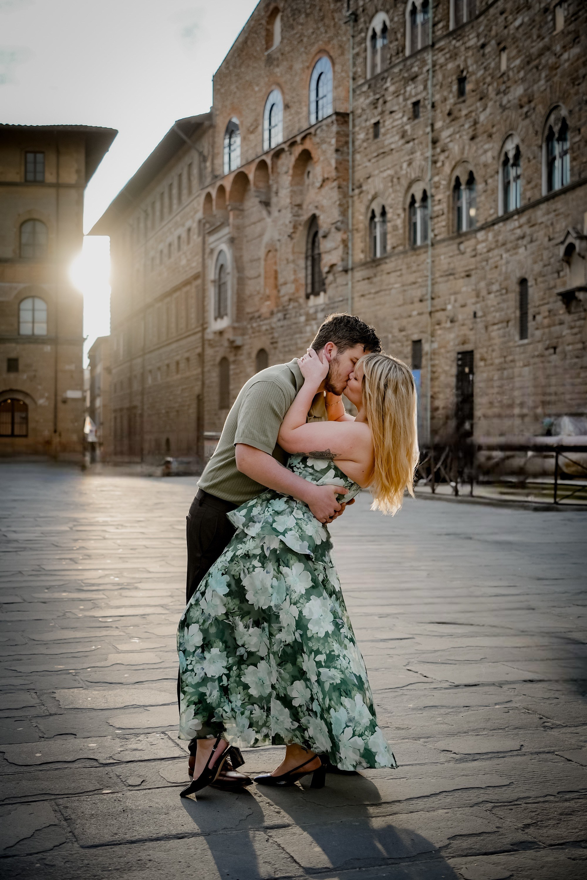 Classic Photoshoot Duomo & pz Michelangelo. Wedding Photographer in Italy
