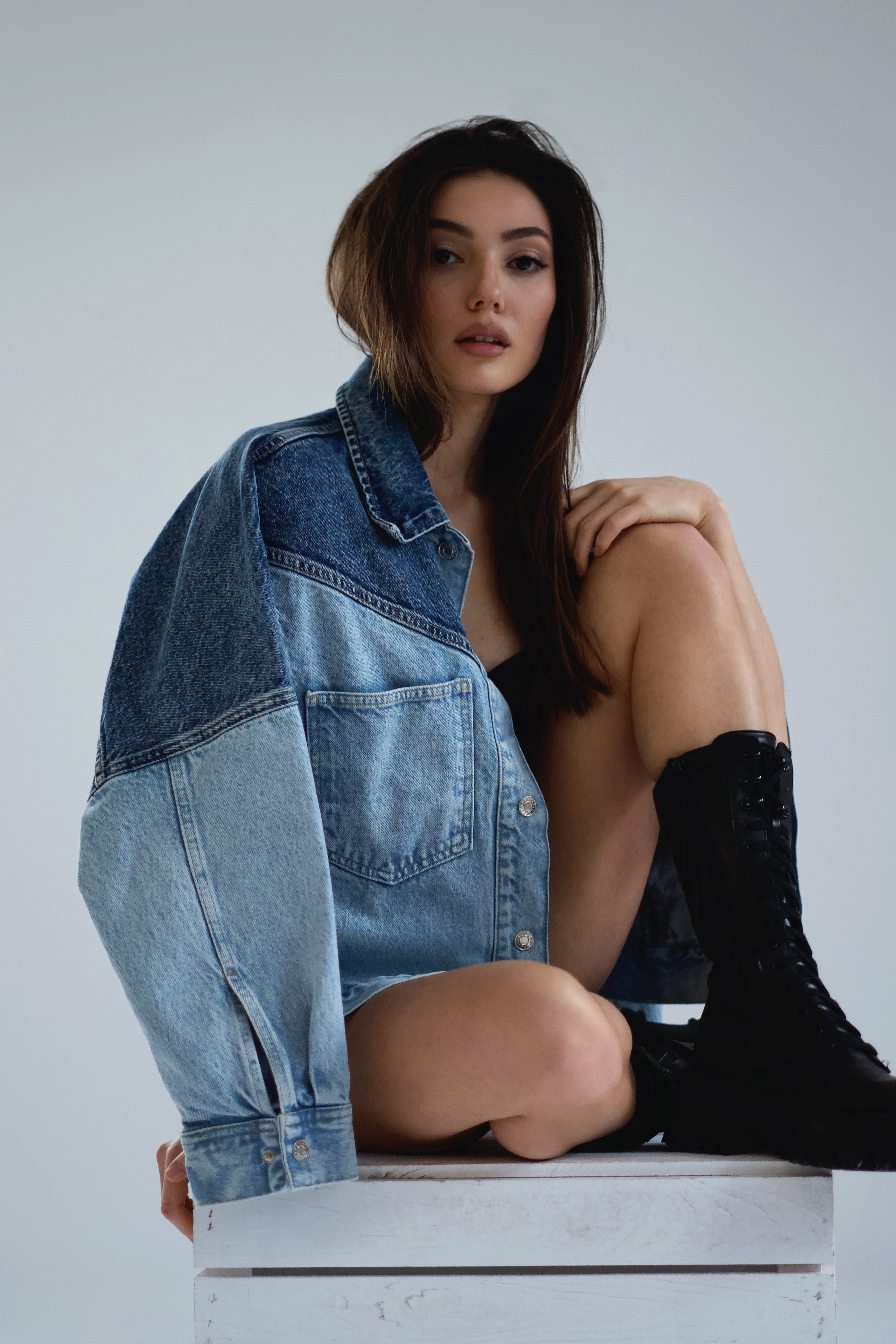 Professioneller Studiofotograf in München – Fotos, Content Creation, Shooting für jeden Anlass. Fotostudio Aesthetic Space in München. Fotostudio mieten ab 1 Stunde