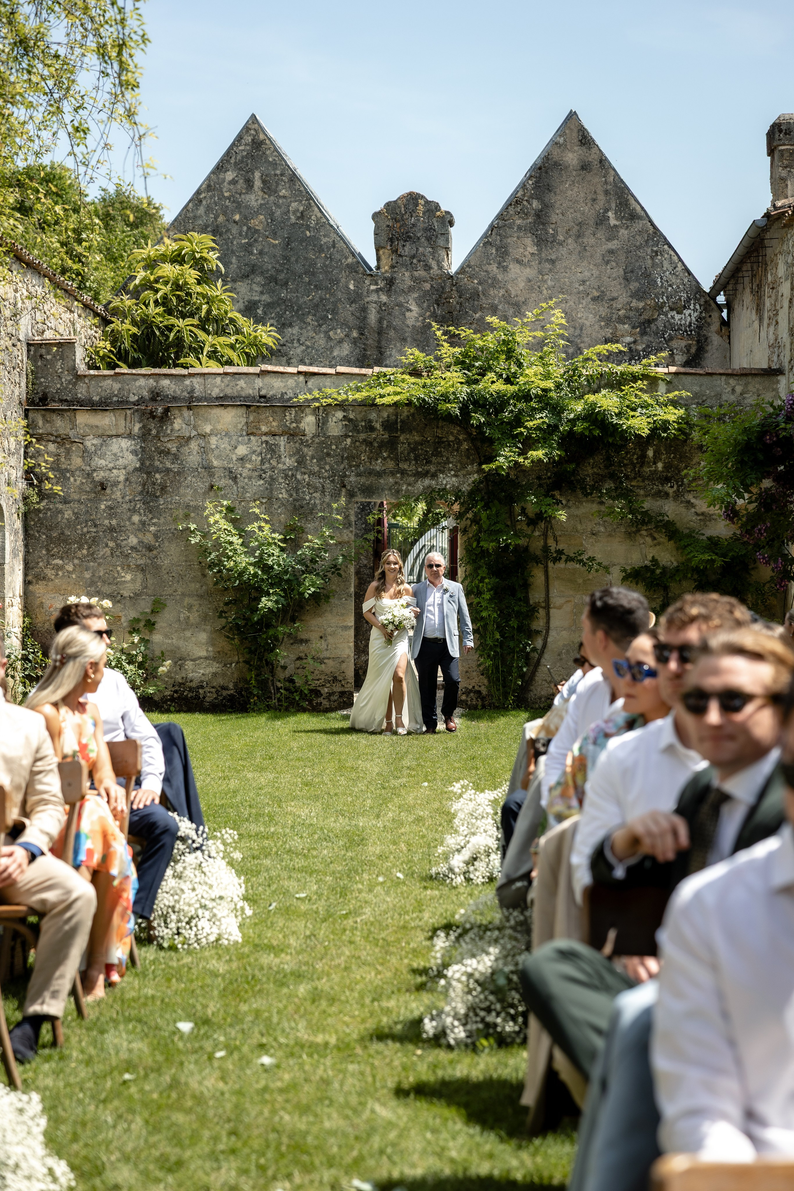 Sarah & Sean — a fairytale wedding at Château Sentout. Eugenie Smirnova — wedding, corporate and lifestyle photographer in Toulouse and Southwest France