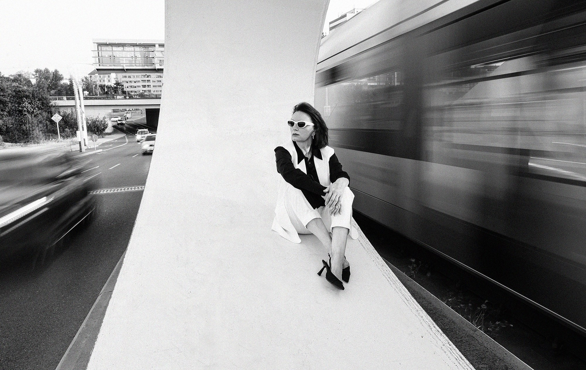 Elena in Troja bridge. Rodinný a svatební fotograf v Praze