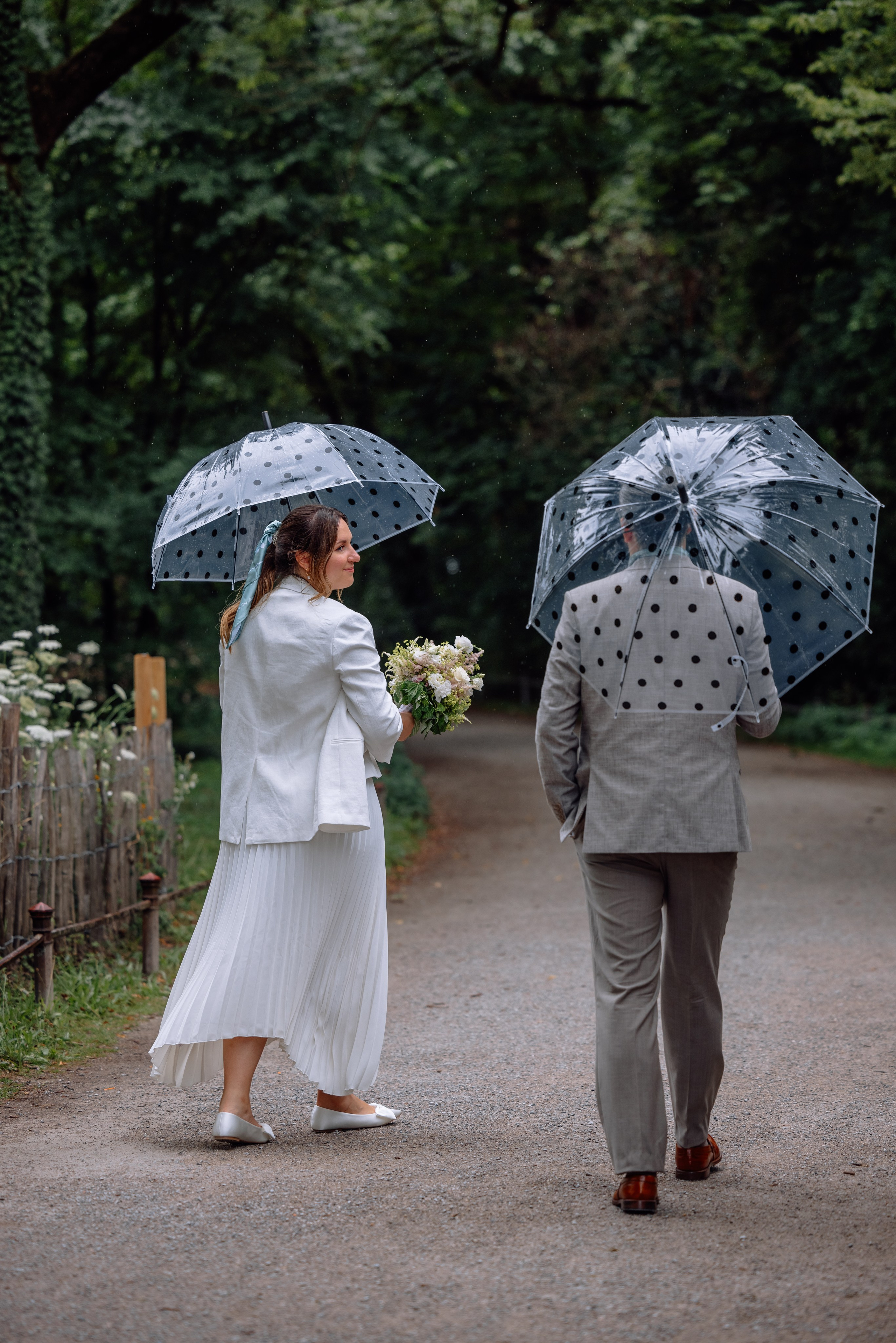 Corinna und Daniel: romantische Hochzeit in der Mandlstrasse/Sommer 2025. Hochzeitsfotograf München Taufe Familienfotograf Tanja Mauke
