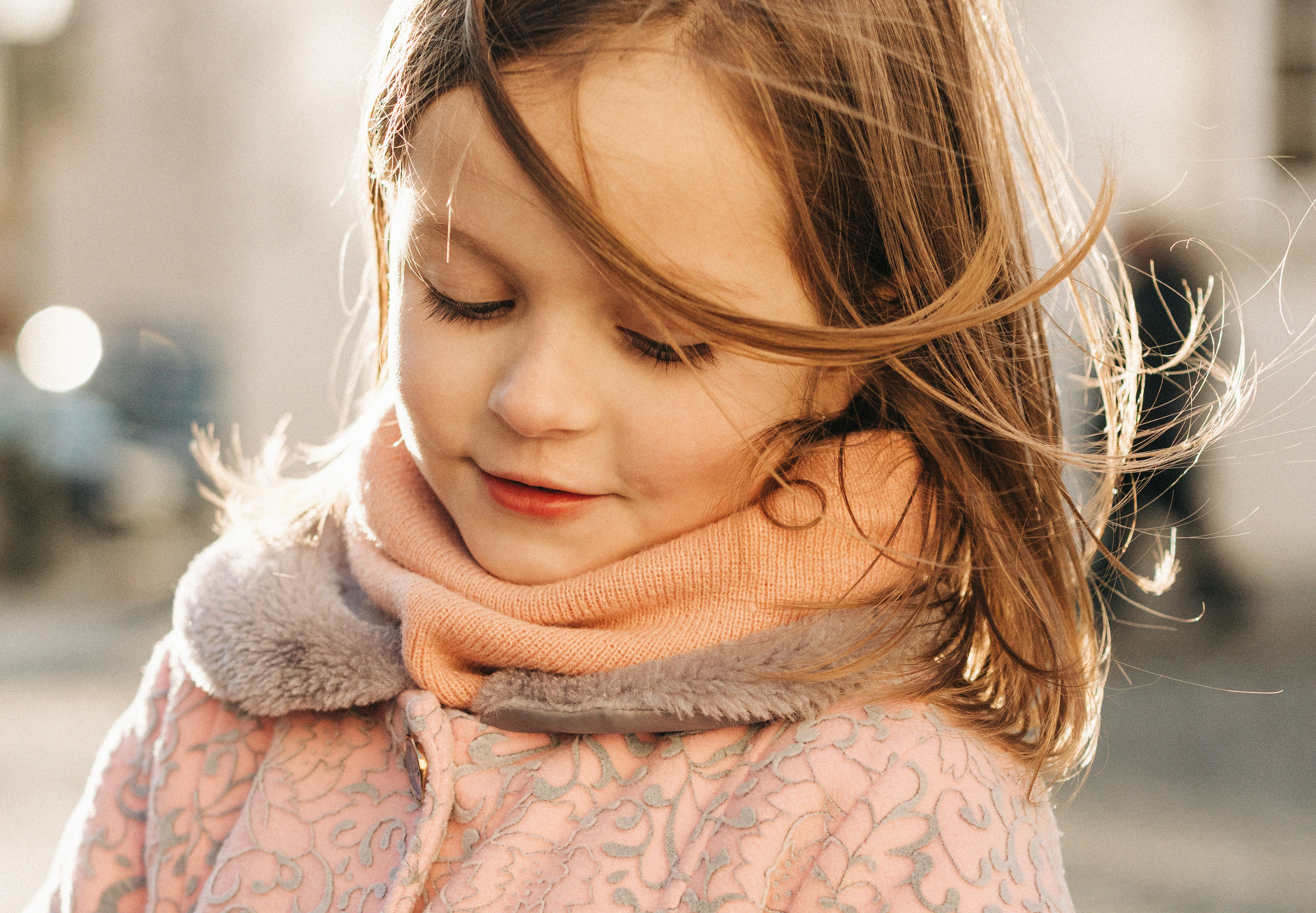 Фотосессия мамы и дочки на улочках города. Прага