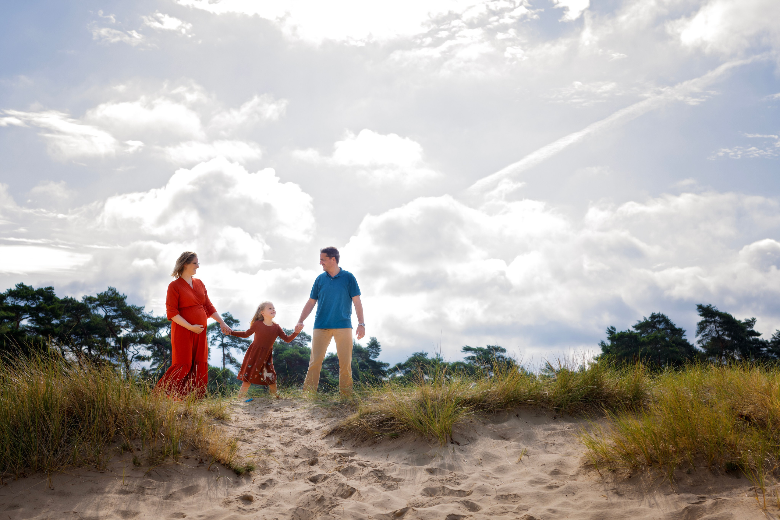 Zwangerschapsfotoshoot op locatie Zwolle. Fotograaf Irina Hoek.