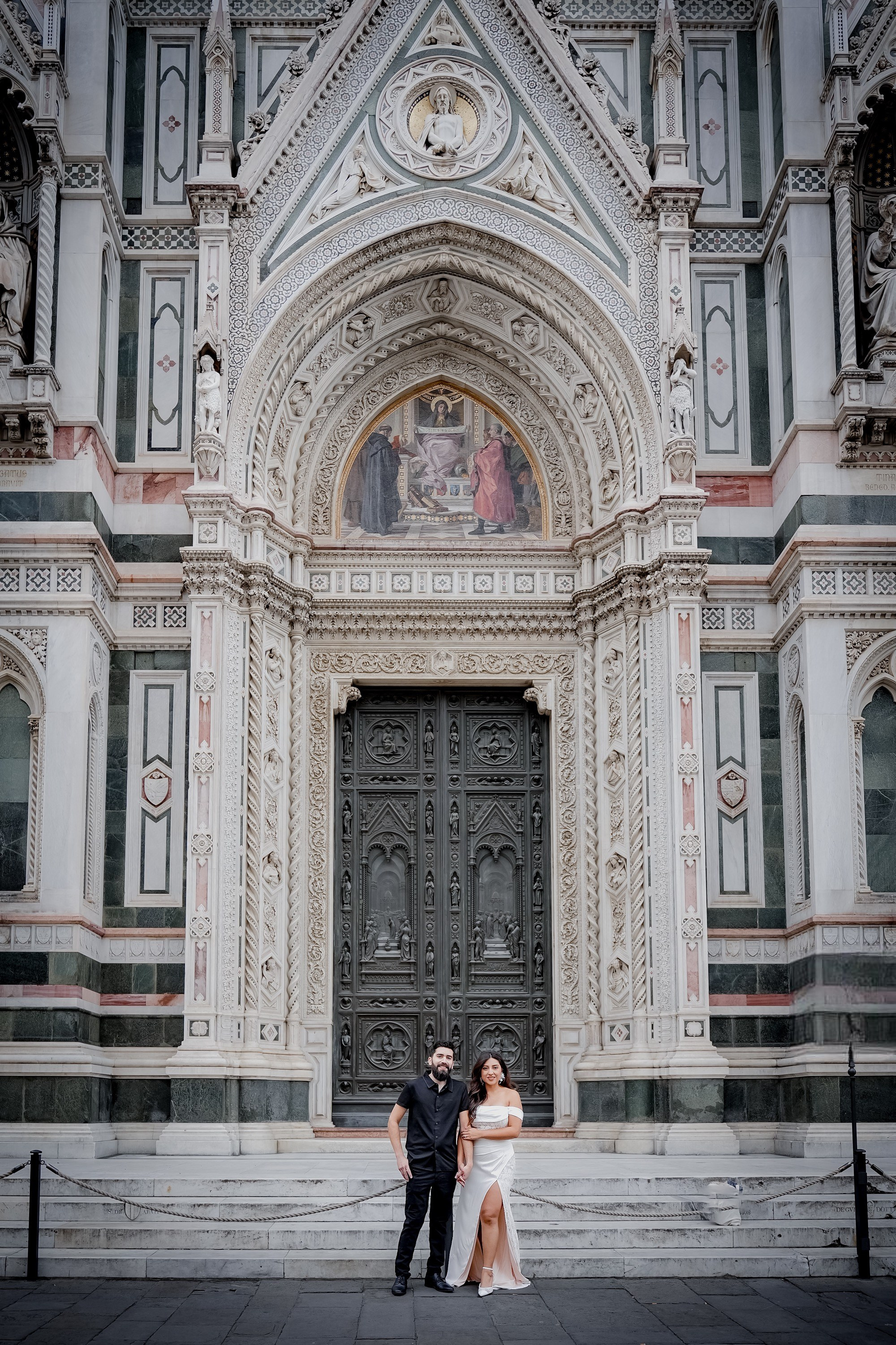 Classic Photoshoot Duomo & pz Michelangelo. Wedding Photographer in Italy