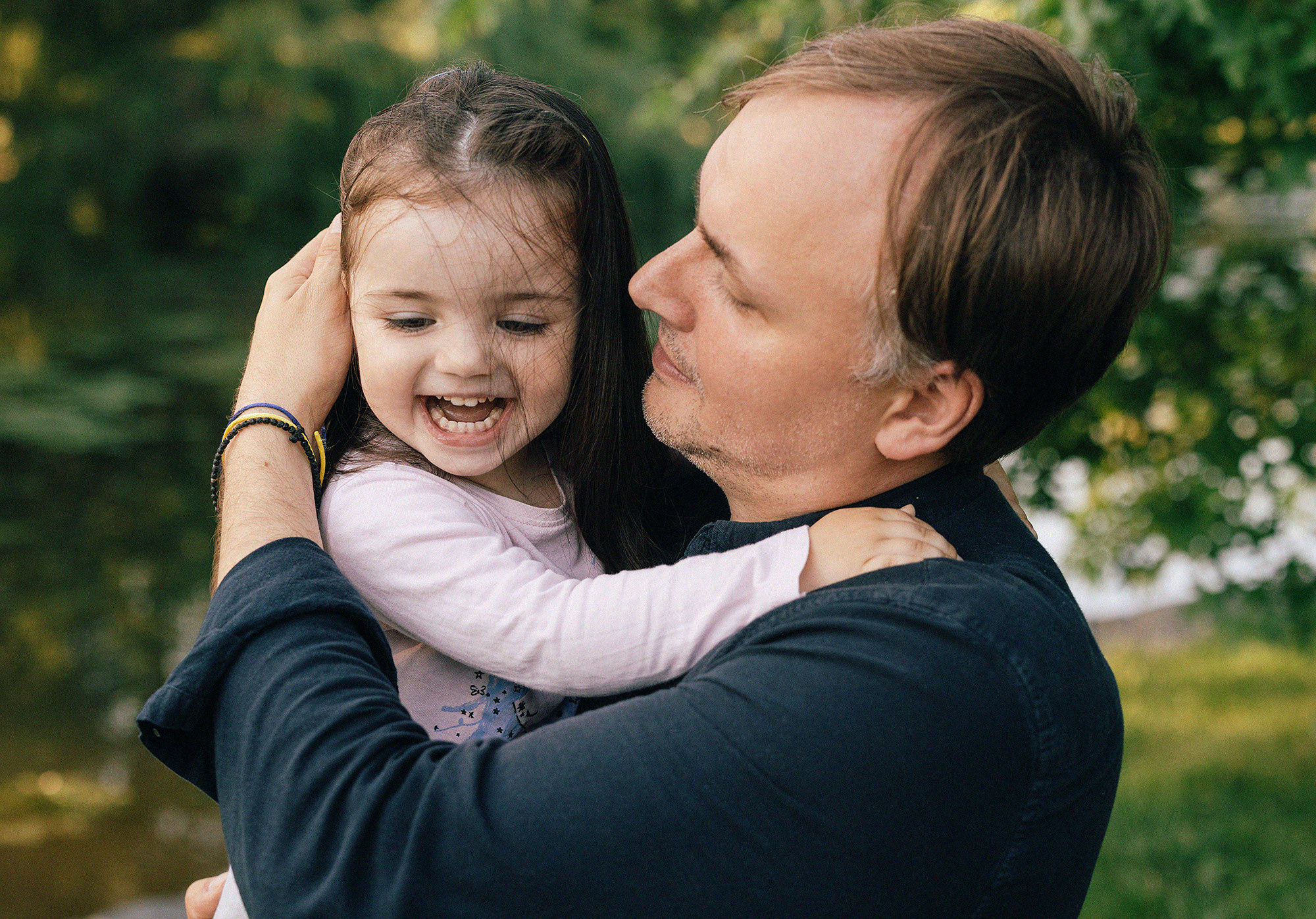 Семья в летнем парке. Прага. Семейный и свадебный фотограф в Праге Наталья Федори