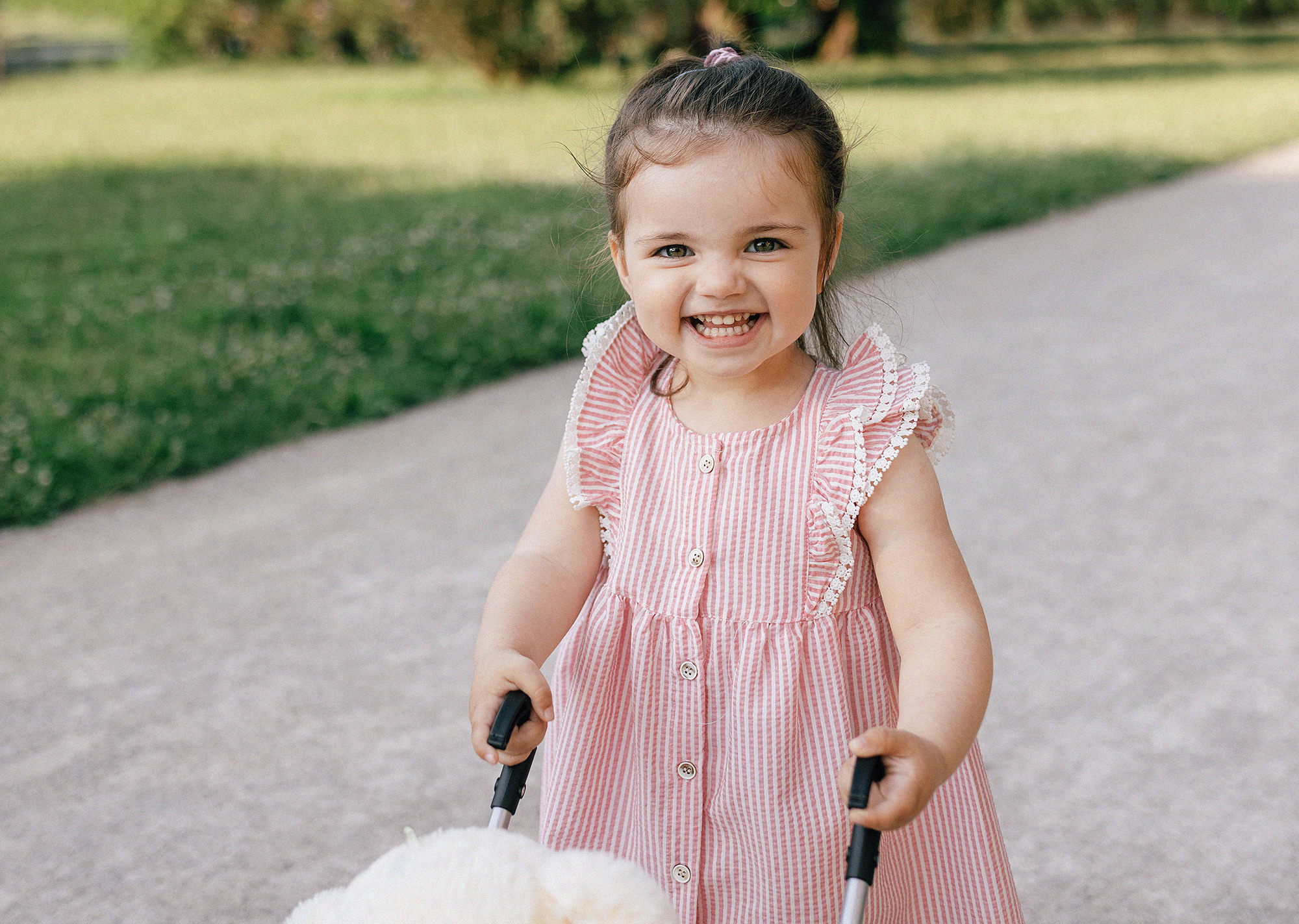 Семья в летнем парке. Прага. Семейный и свадебный фотограф в Праге Наталья Федори