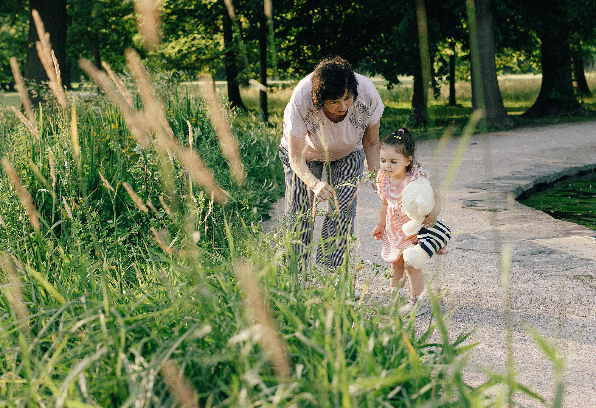 Семья в летнем парке. Прага. Семейный и свадебный фотограф в Праге Наталья Федори