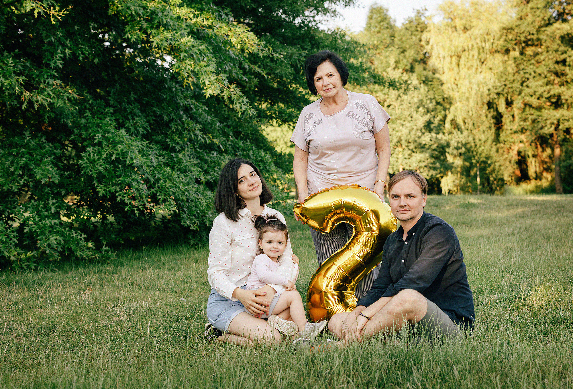 Семья в летнем парке. Прага. Семейный и свадебный фотограф в Праге Наталья Федори