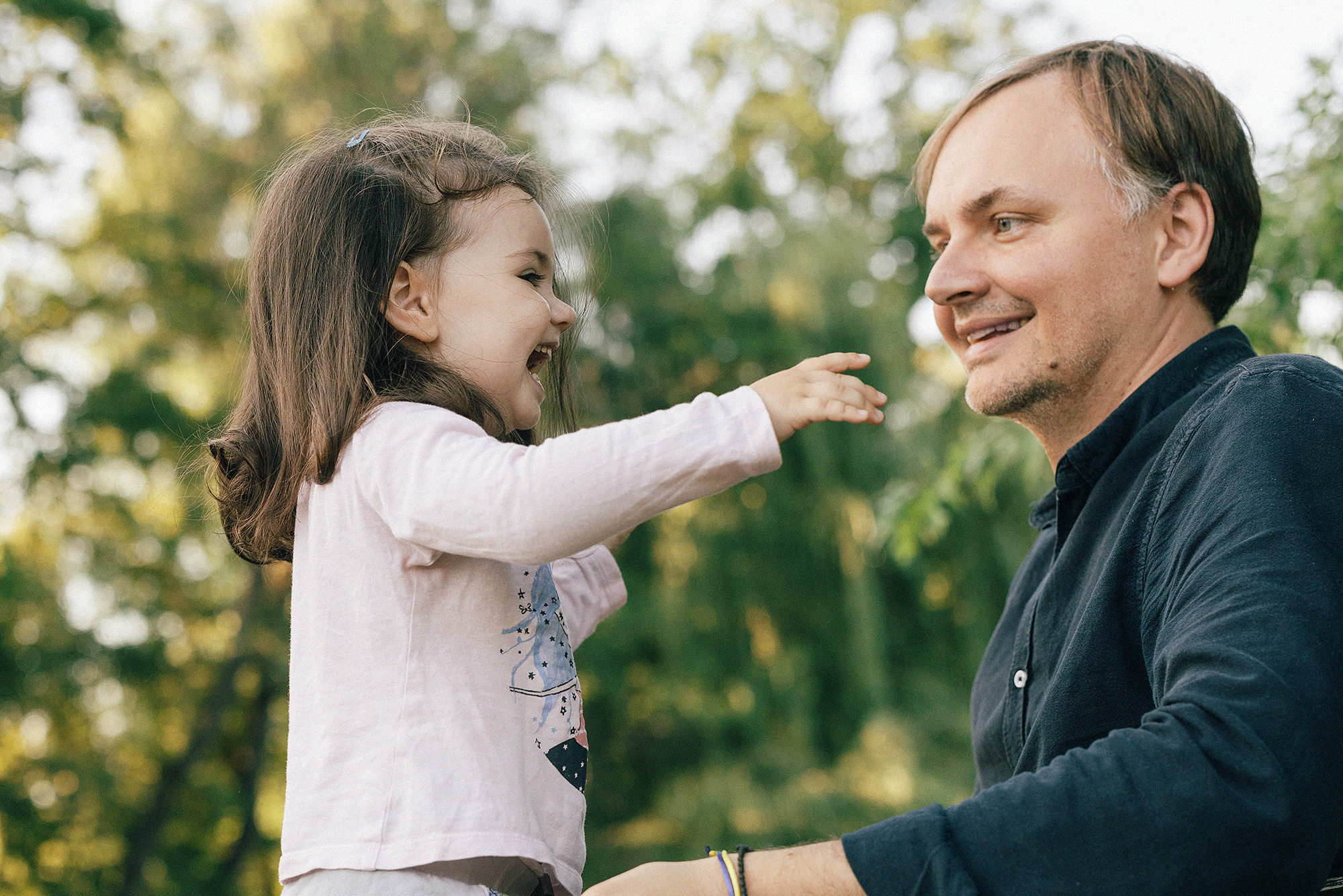 Семья в летнем парке. Прага. Семейный и свадебный фотограф в Праге Наталья Федори