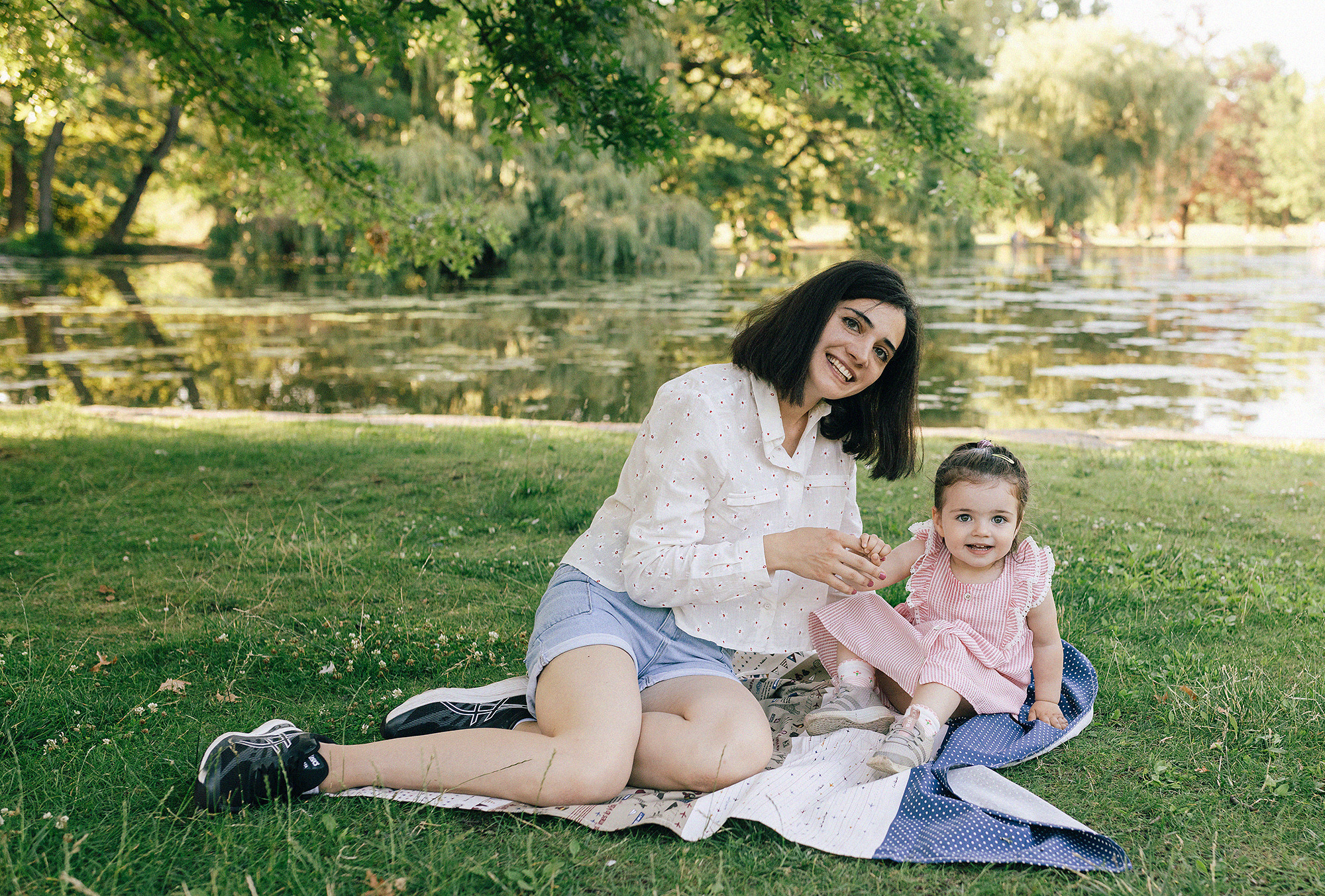 Семья в летнем парке. Прага. Семейный и свадебный фотограф в Праге Наталья Федори