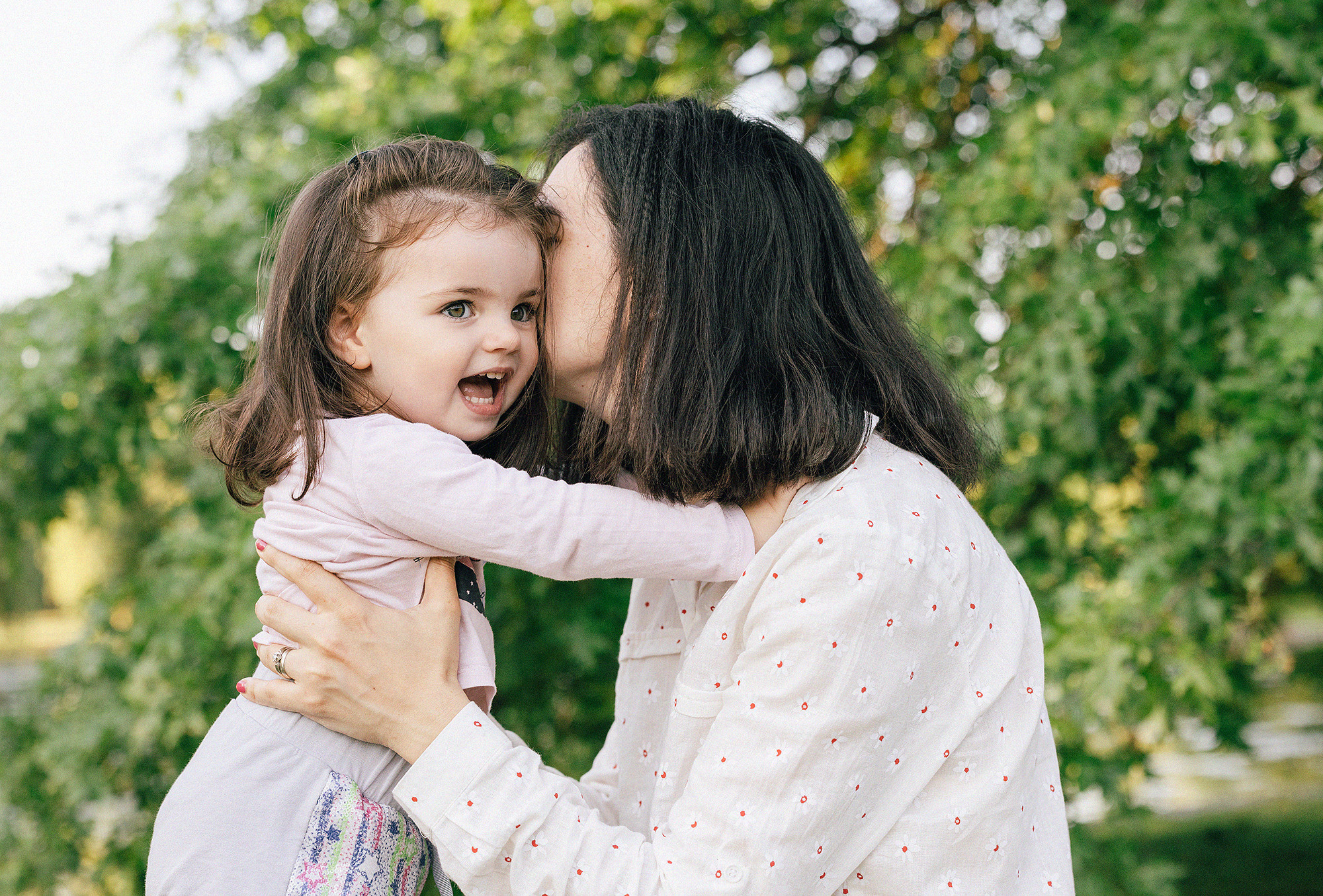Семья в летнем парке. Прага. Семейный и свадебный фотограф в Праге Наталья Федори