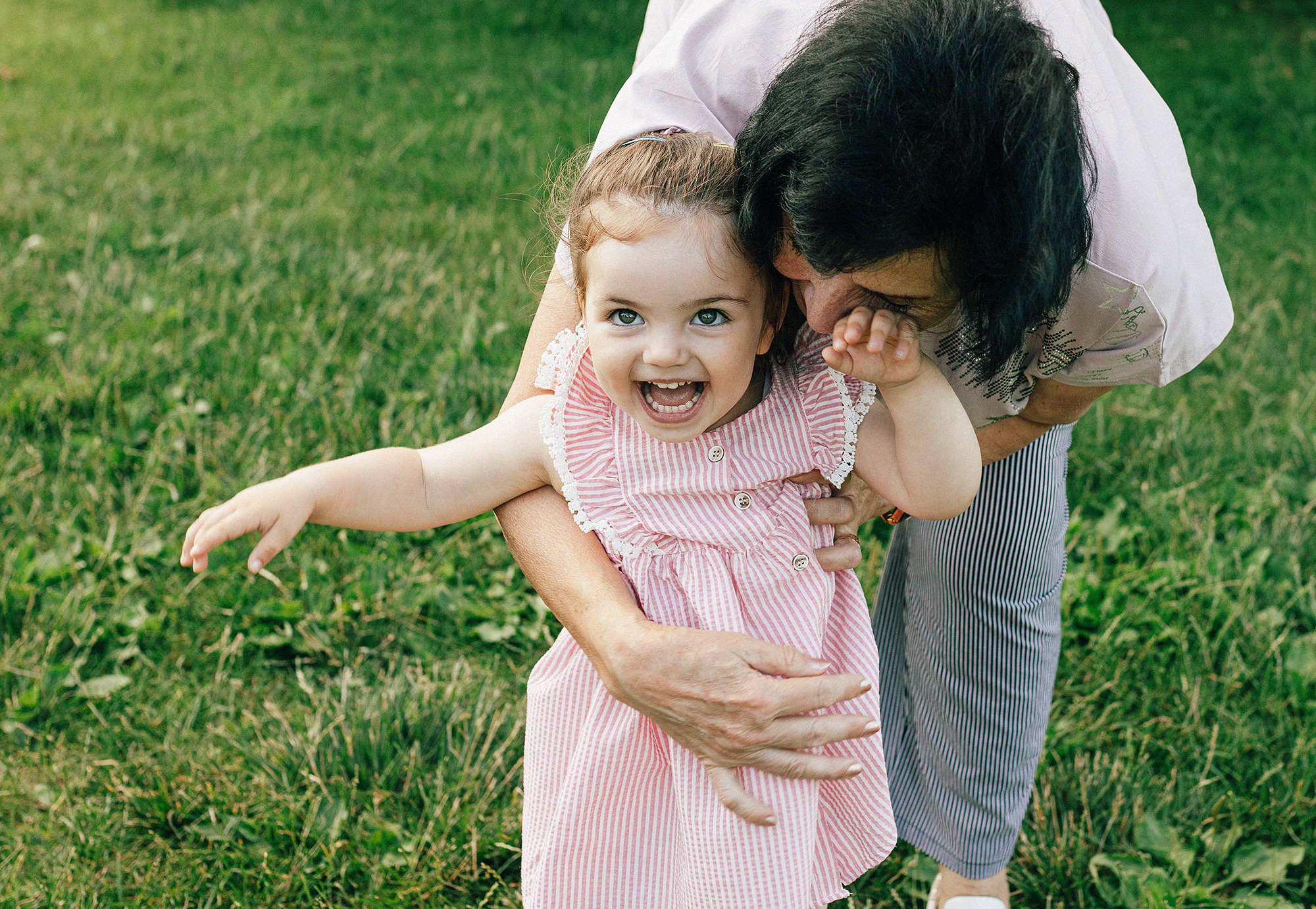 Семья в летнем парке. Прага. Семейный и свадебный фотограф в Праге Наталья Федори