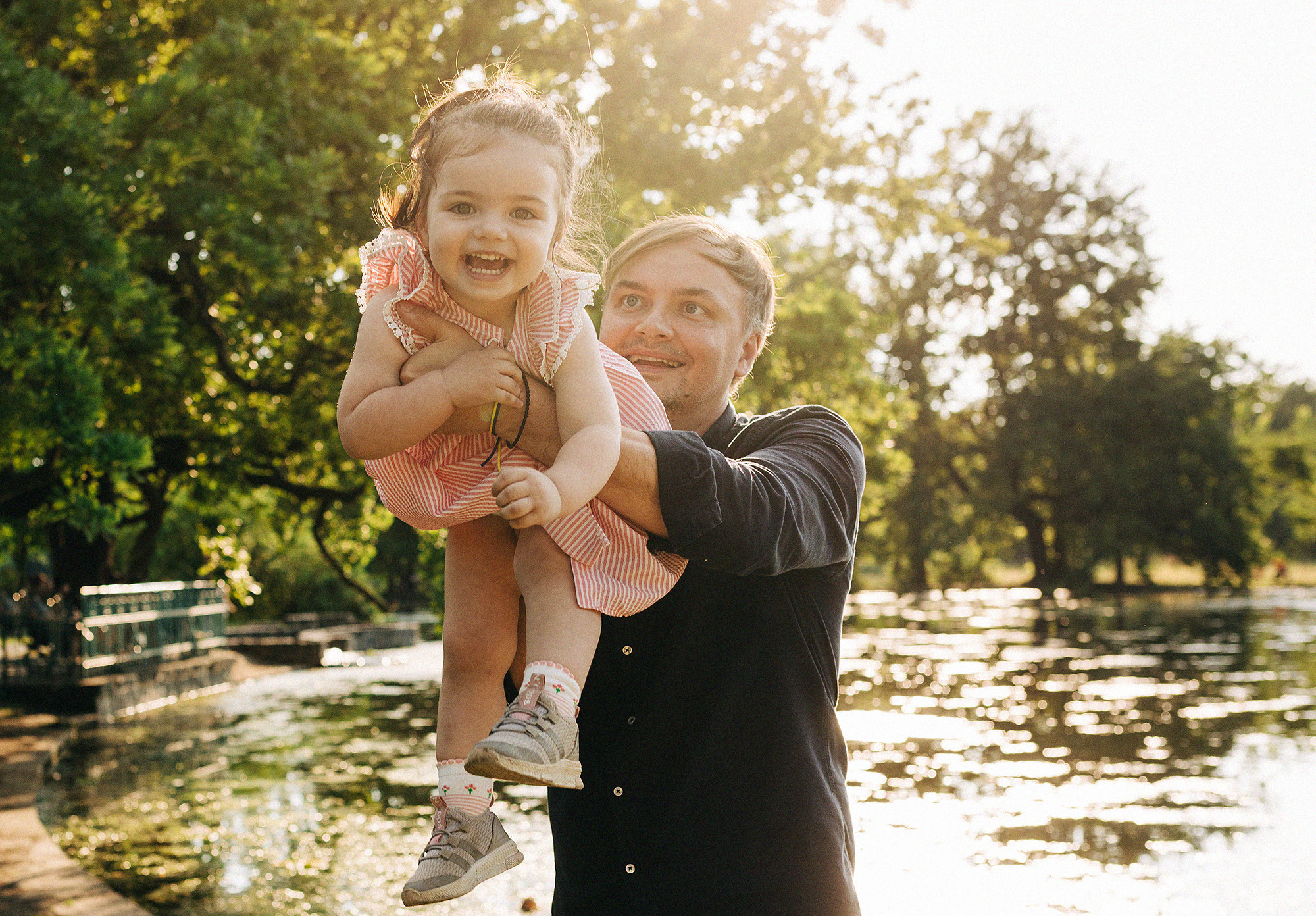 Семья в летнем парке. Прага. Семейный и свадебный фотограф в Праге Наталья Федори