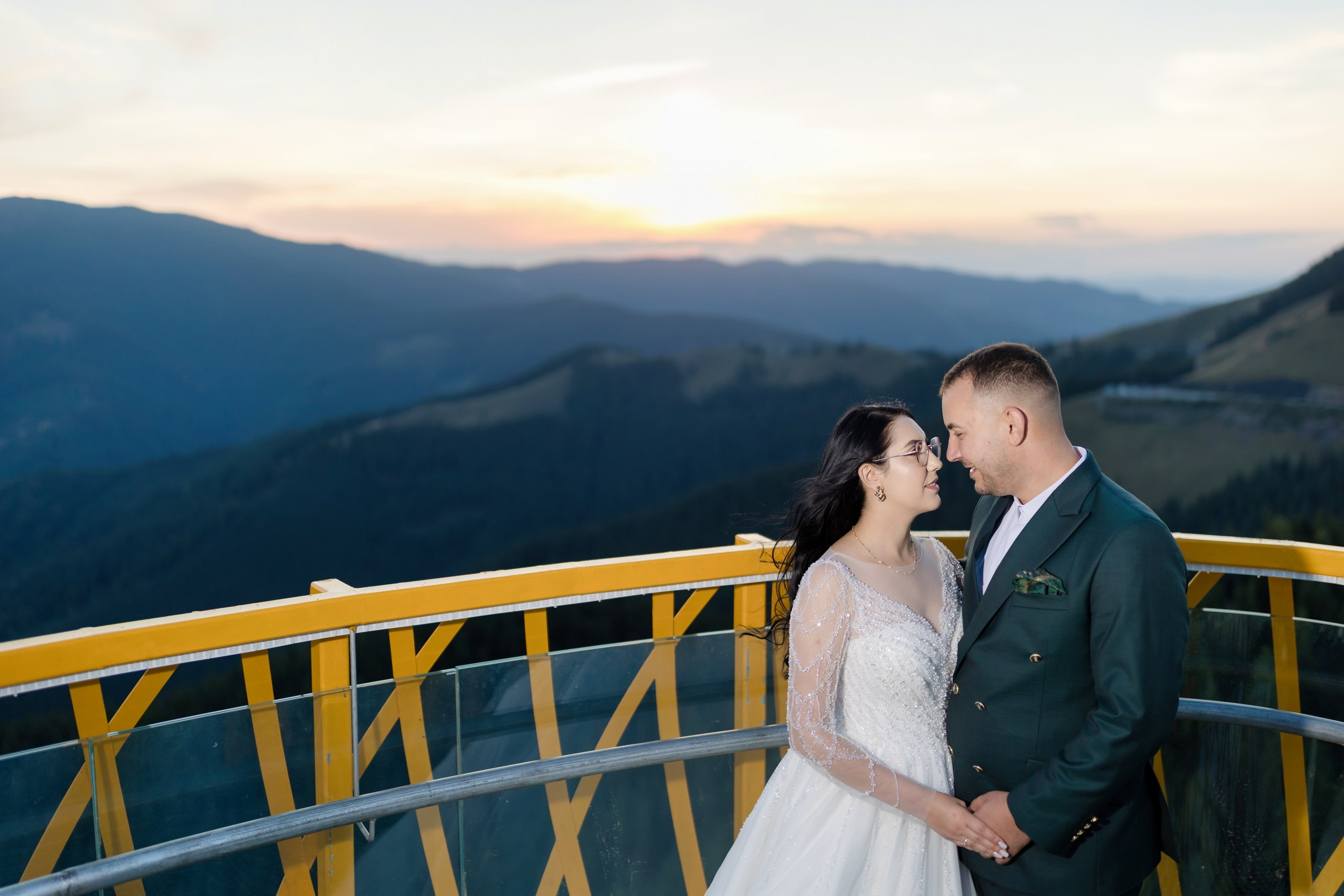 - nunta--fotograf-profesionist-botosani - fotografie-nunta-romantica - imagini-nunta-in-natura-alin-chirila-fotograf - fotografii-cuplu-indragostit-nunta-botosani - sedinta-foto-miri-andrei-iustina-alinofotostudio - amintiri-din-nunta-realizate-de-fotograf-profesionist - povestea-nuntii-andrei-si-iustina-in-imagini-alinofotostudio-fotograf evenimente- evenimente Botoșani -fotograf Suceava - fotograf Iași- servicii foto. servicii foto Botoșani. servicii foto video Botoșani. fotograf nunta. fotograf evenimente. fotograf nunta Botoșani. Alin chirila. Alin chirila fotograf. Alinofotostudio.- servicii foto. servicii foto Botoșani. servicii foto video Botoșani. fotograf nunta. fotograf evenimente. fotograf nunta Botoșani. Alin chirila. Alin chirila fotograf. Alinofotostudio.fotograf stare civilă,poze stare civilă,album foto stare civilă,servicii foto suceava,fotograf evenimente suceava,fotograf nuntă suceava,poze cununie civilă,ședință foto stare civilă,sesiune foto suceava,fotograf profesionist suceava,fotograf botosani,stare civila botosani,alinofotostudio,alin chirila fotograf.servicii foto. servicii foto Botoșani. servicii foto video Botoșani. fotograf nunta. fotograf evenimente. fotograf nunta Botoșani. Alin chirila. Alin chirila fotograf. Alinofotostudio.fotograf stare civilă,poze stare civilă,album foto stare civilă,servicii foto suceava,fotograf evenimente suceava,fotograf nuntă suceava,poze cununie civilă,ședință foto stare civilă,sesiune foto suceava,fotograf profesionist suceava,fotograf botosani,stare civila povestitor prin fotografiebotosani,alinofotostudio,alin chirila fotograf,servicii foto. servicii foto Botoșani. servicii foto video Botoșani. fotograf nunta. fotograf evenimente. fotograf nunta Botoșani. Alin chirila. Alin chirila fotograf. Alinofotostudio.fotograf stare civilă,poze stare civilă,album foto stare civilă,servicii foto suceava,fotograf evenimente suceava,fotograf nuntă suceava,poze cununie civilă,ședință foto stare civilă,sesiune foto suceava,fotograf profesionist suceava,fotograf botosani,stare civila botosani,alinofotostudio,alin chirila fotograf,cununie religioasă botoșani,andreea și neculai,capela militară botoșani,foto conacul zăicești,fotograf nuntă botoșani,fotograf cununie religioasă,foto evenimente botoșani,poze cununie capela militară,ședință foto zăicești,fotograf profesionist botoșaniMire și mireasă – Sergiu & Liliana – ziua nunții, 2024 - Emoții în ziua nunții – Sergiu și Liliana - Dansul mirilor – fotografie artistică nuntă 2024 - Sedinta foto romantică în natură – Sergiu & Liliana - Rochia de mireasă și detalii de nuntă elegan-Album de cununie civilă Florin și Anda – Fotografii profesionale realizate de Alin Chirilă în Botoșani -fotograf prin fotografie-Ședință foto Trash the Dress pe muntele Rarău cu Iulian și Iuliana – fotografie de cuplu, natură montană, emoție autentică surprinsă de Alin Chirilă, povestitor prin fotografie.- "Iulian și Iuliana pe crestele Rarăului – fotografie Trash the Dress în natură" - "Cuplu îmbrățișat la apus pe muntele Rarău – ședință foto după nuntă" - "Rochie de mireasă în vânt pe munte – Trash the Dress Rarău-1. Iulian și Iuliana pe muntele Rarău – ședință foto Trash the Dress în natură, cu peisaj montan spectaculos 2. Cuplu în îmbrățișare pe Rarău – emoție autentică surprinsă după nuntă 3. Rochie de mireasă în bătaia vântului – fotografie artistică Trash the Dress în munți 4. Mire și mireasă privind spre orizont – dragoste și libertate pe muntele Rarău 5. Iuliana zâmbind în rochia de mireasă – portret în natură, Trash the Dress 6. Iulian ținându-și mireasa de mână – ședință foto romantică pe munte 7. Detaliu cu rochia pe stâncă – estetică naturală Trash the Dress Rarău 8. Cuplu în mers pe poteca Rarăului – fotografie simbolică de după nuntă 9. Apus de soare pe Rarău în spatele mirilor – imagine de poveste Trash the Dress 10. Iulian și Iuliana râzând împreună – momente autentice surprinse de Alin Chirilă, povestitor prin fotografie