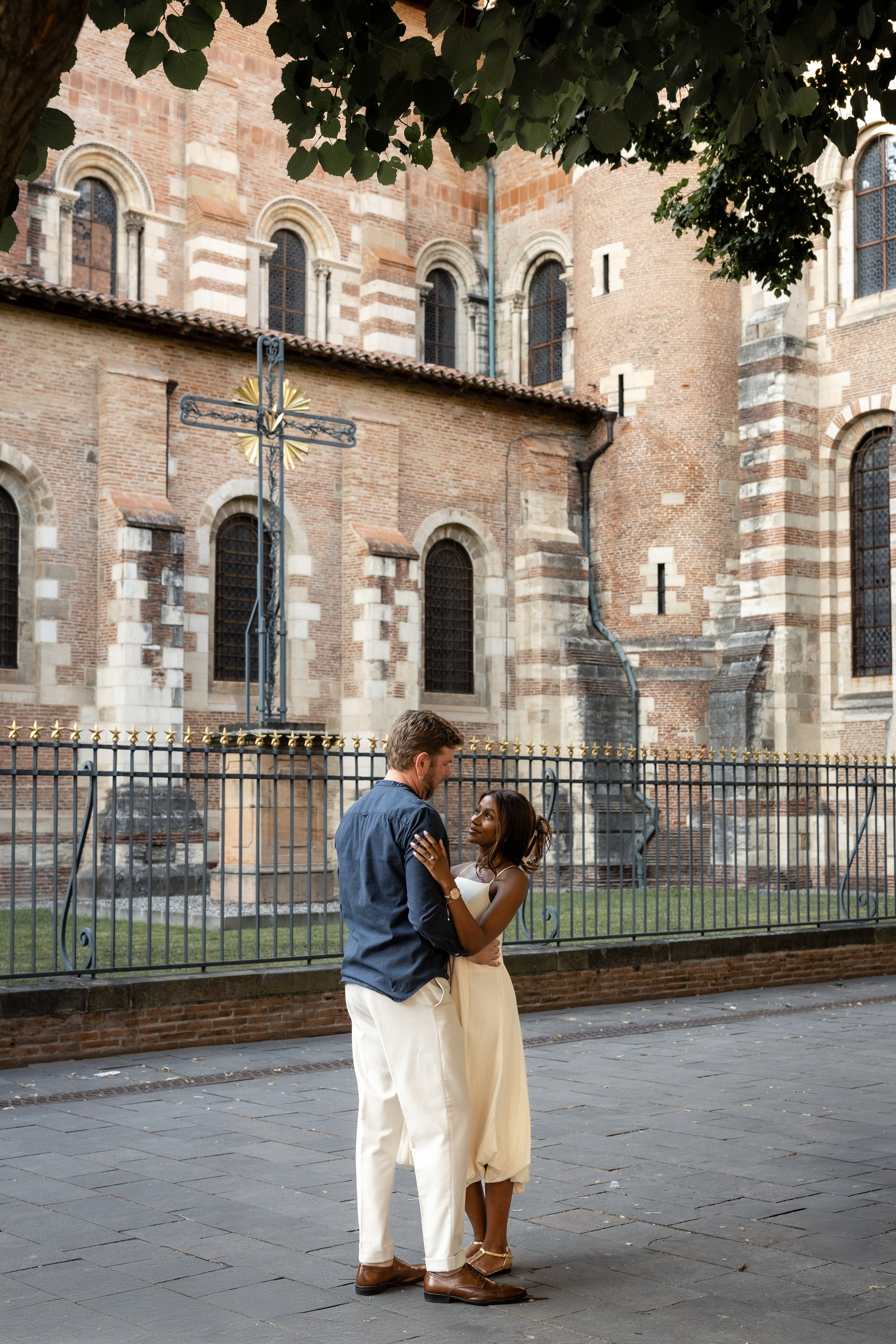 Engagement loves tory photoshoot in Toulouse. Anah & Andrew. Eugenie Smirnova — wedding, corporate and lifestyle photographer in Toulouse and Southwest France